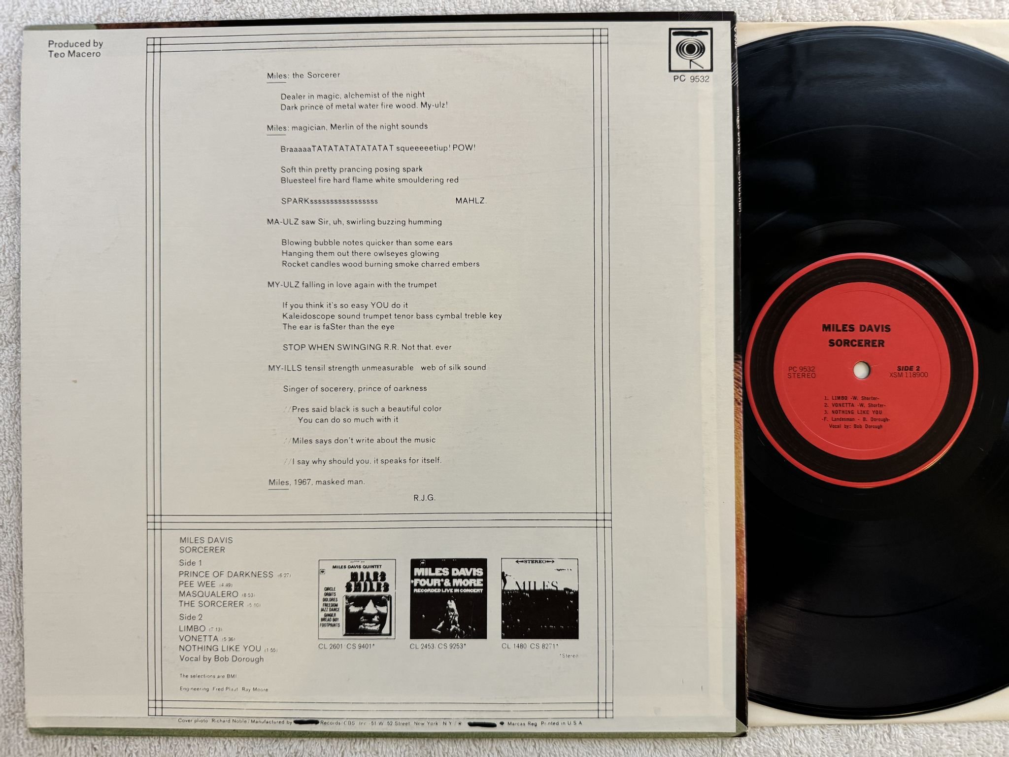 Omslagsbild för skivan MILES DAVIS sorcerer LP US COLUMBIA PC 9532