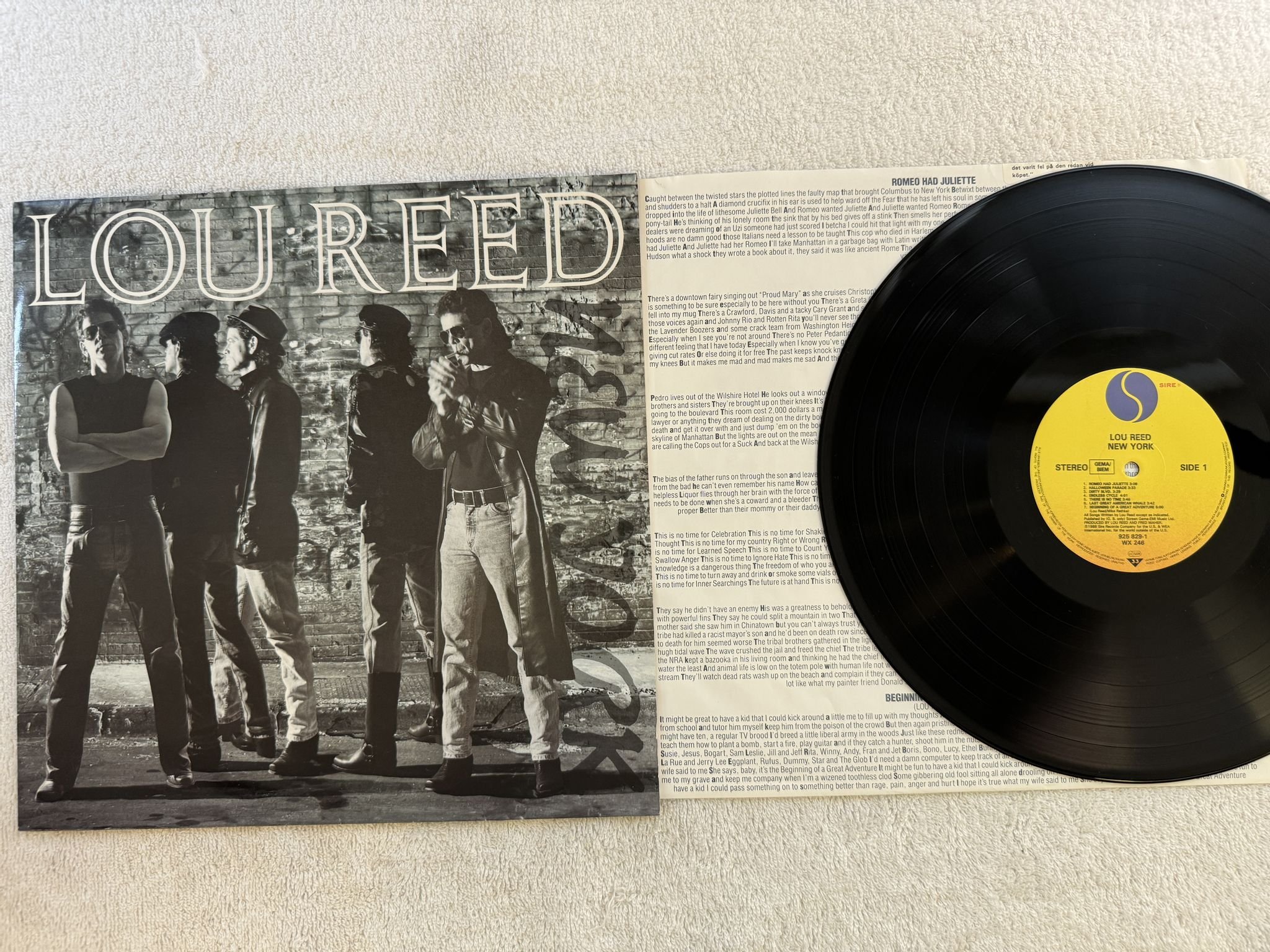 Omslagsbild för skivan LOU REED New York LP -88 Ger SIRE 925 829-1