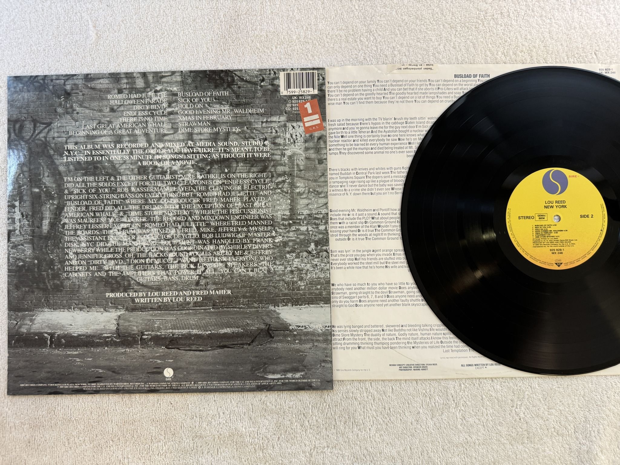 Omslagsbild för skivan LOU REED New York LP -88 Ger SIRE 925 829-1