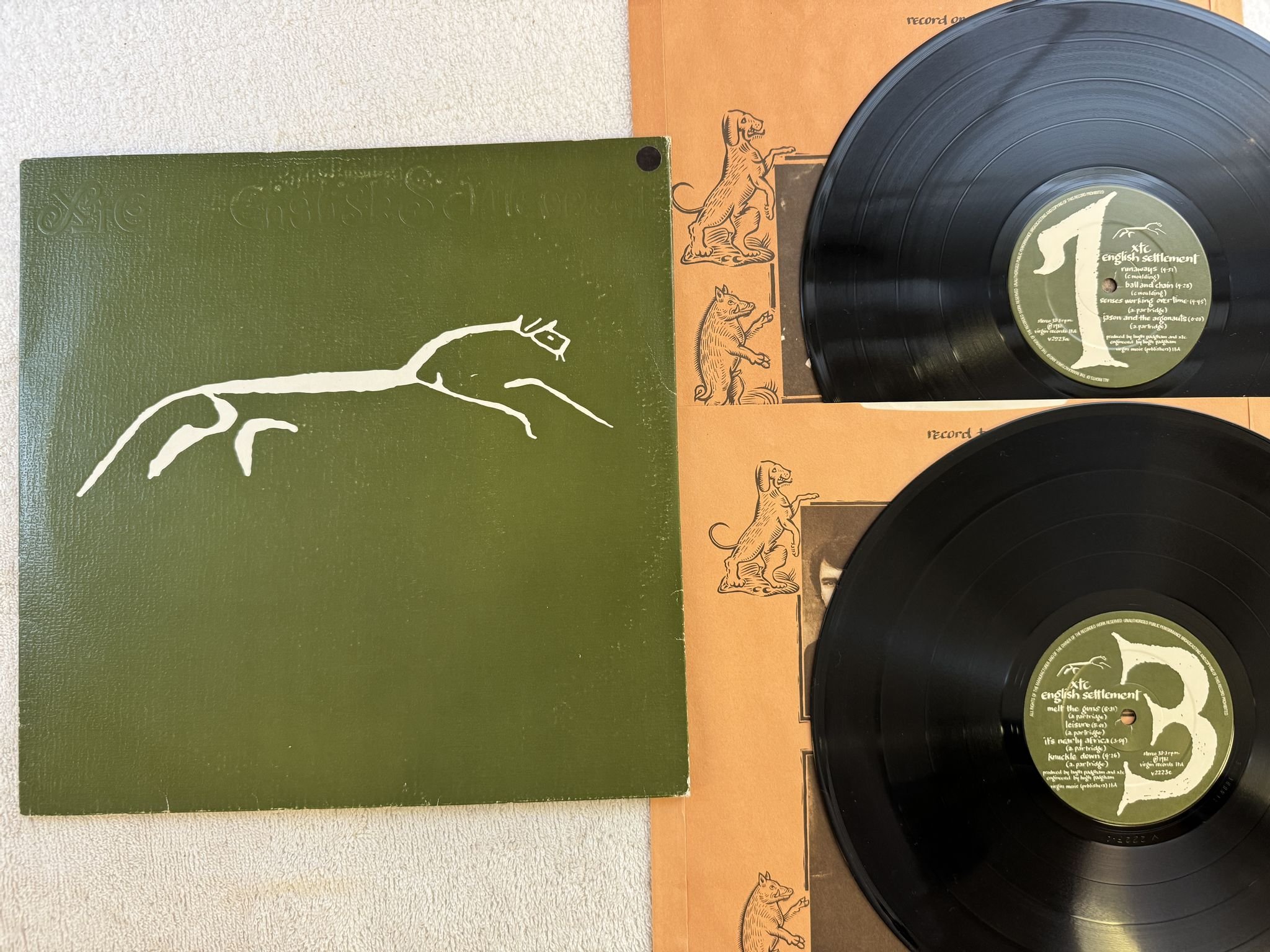 Omslagsbild för skivan XTC english settlement 2xLP -82 VIRGIN V2223