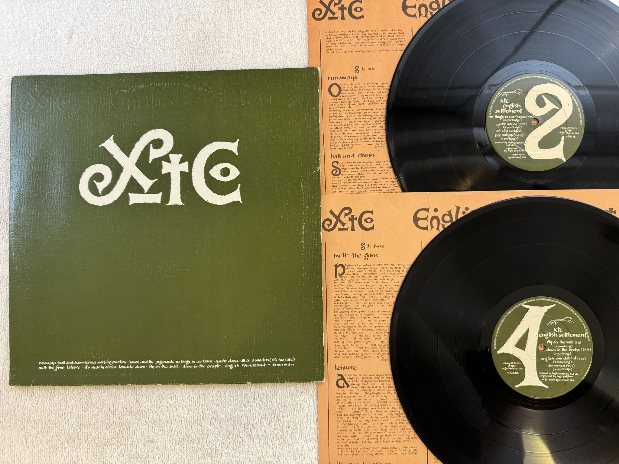 Omslagsbild för skivan XTC english settlement 2xLP -82 VIRGIN V2223