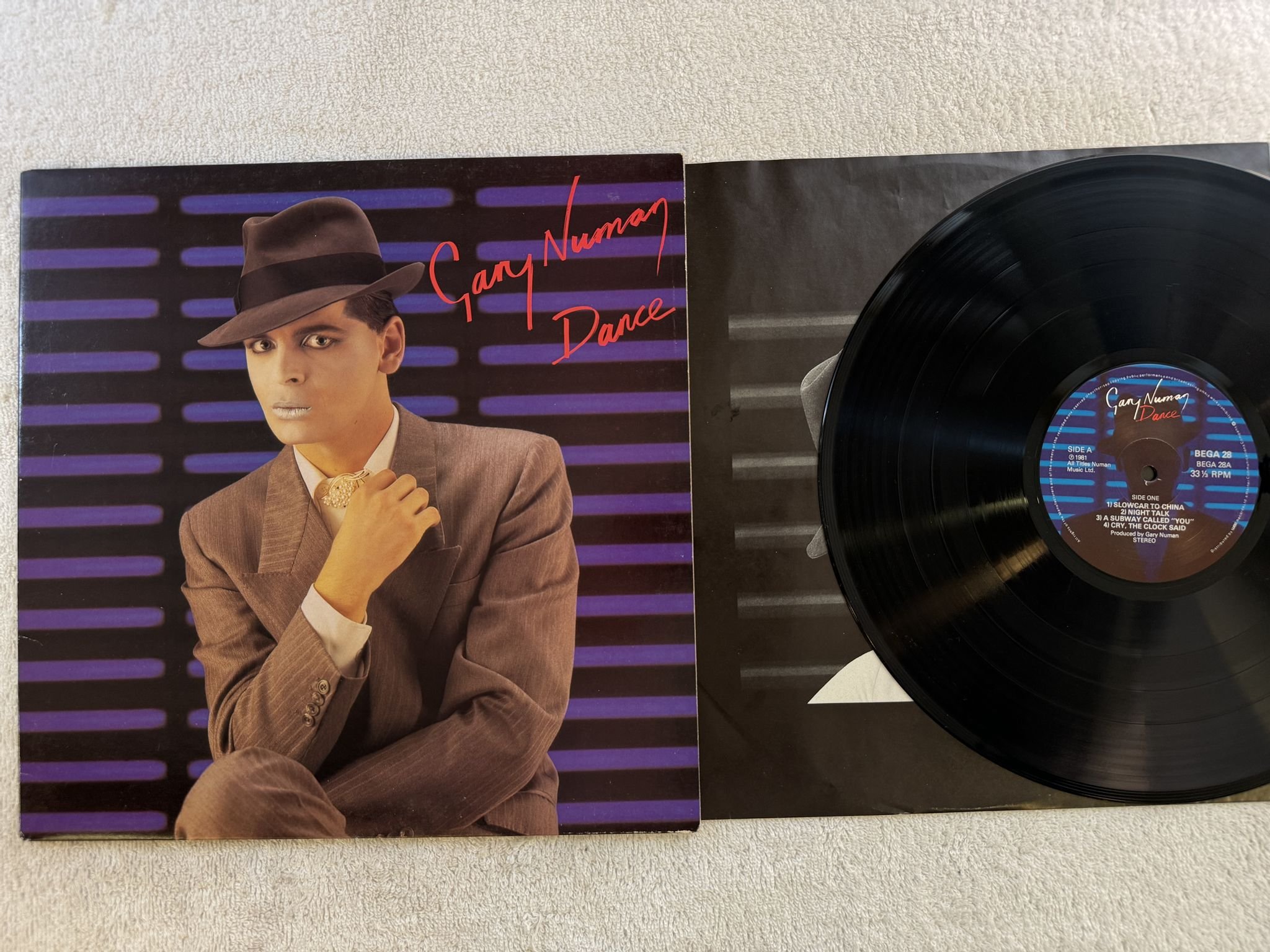 Omslagsbild för skivan GARY NUMAN dance LP -81 UK BEGGARS BANQUET BEGA 28