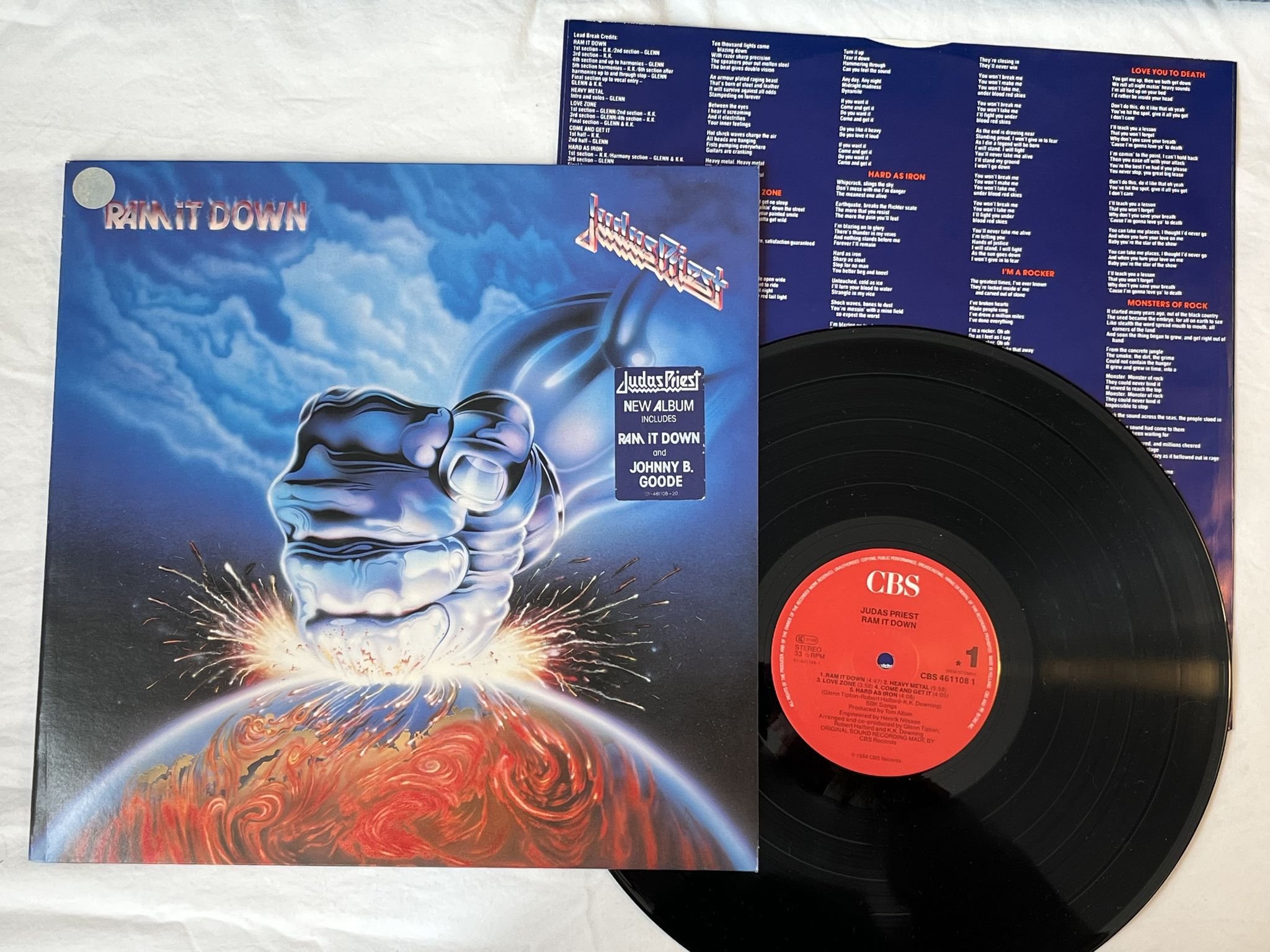 Omslagsbild för skivan JUDAS PRIEST ram it down LP -88 CBS 4611081