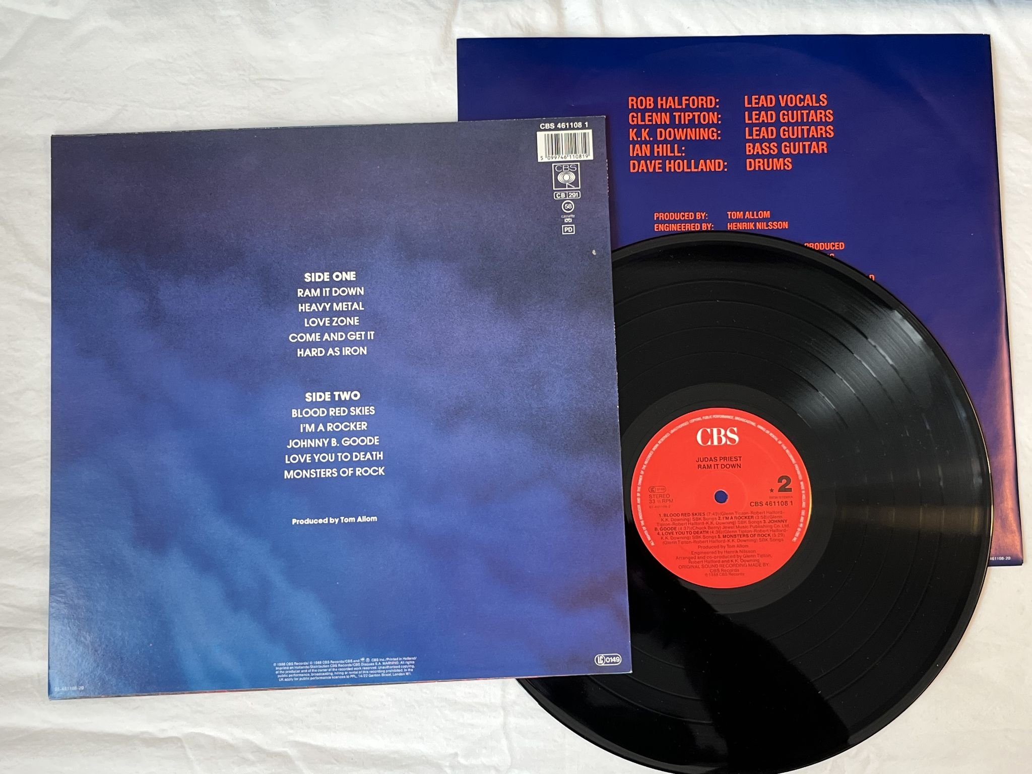 Omslagsbild för skivan JUDAS PRIEST ram it down LP -88 CBS 4611081