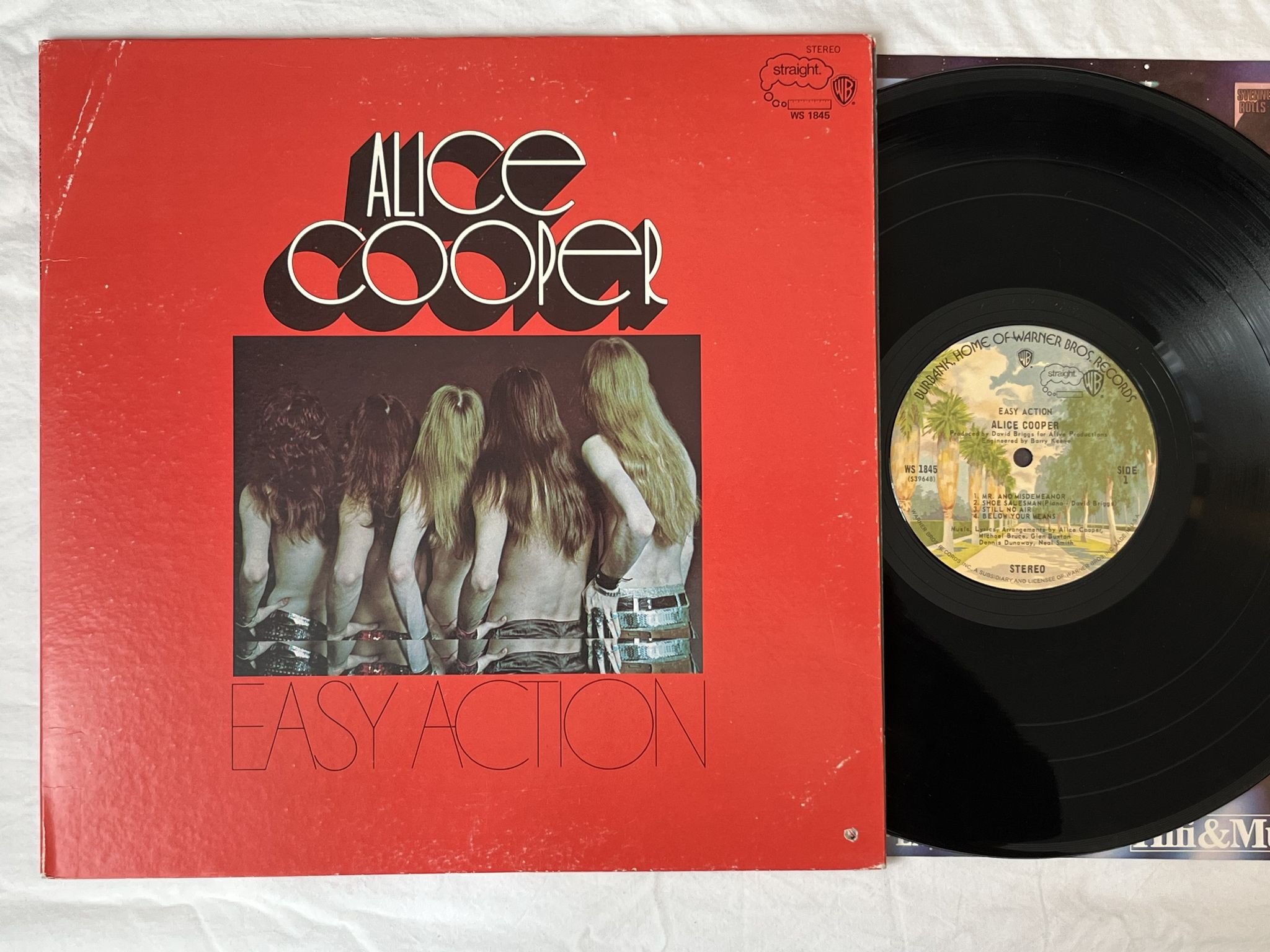 Omslagsbild för skivan ALICE COOPER easy action LP re US WARNER BROS WS 1845