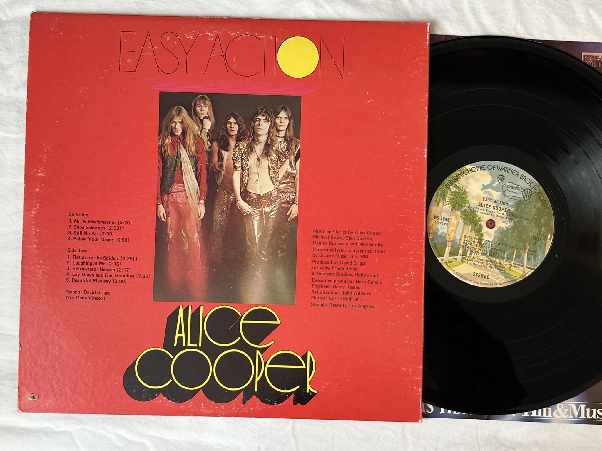 Omslagsbild för skivan ALICE COOPER easy action LP re US WARNER BROS WS 1845