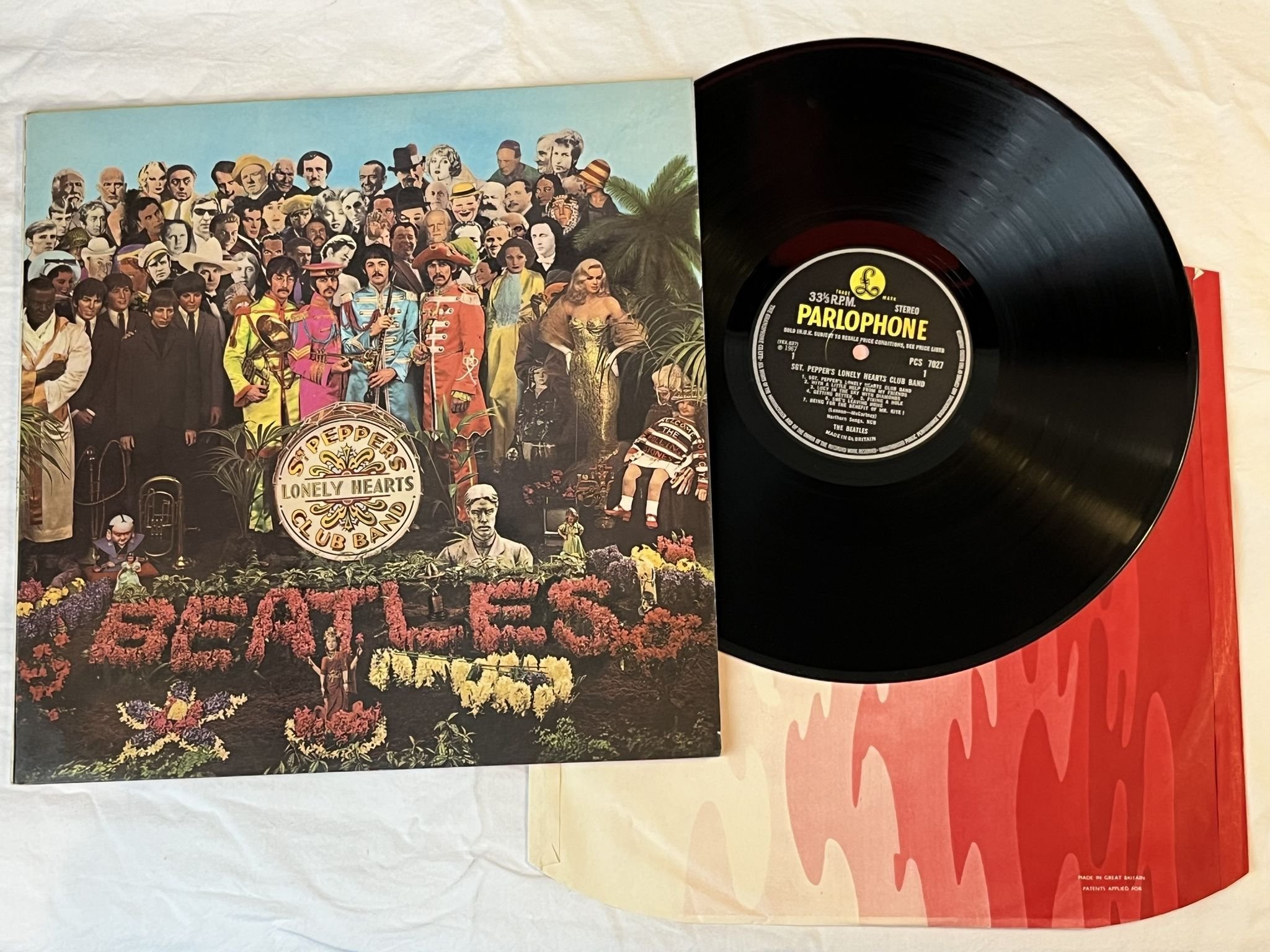 Omslagsbild för skivan THE BEATLES Sgt Pepper's lonely hearts club band LP -67 UK PARLOPHONE PCS 7027