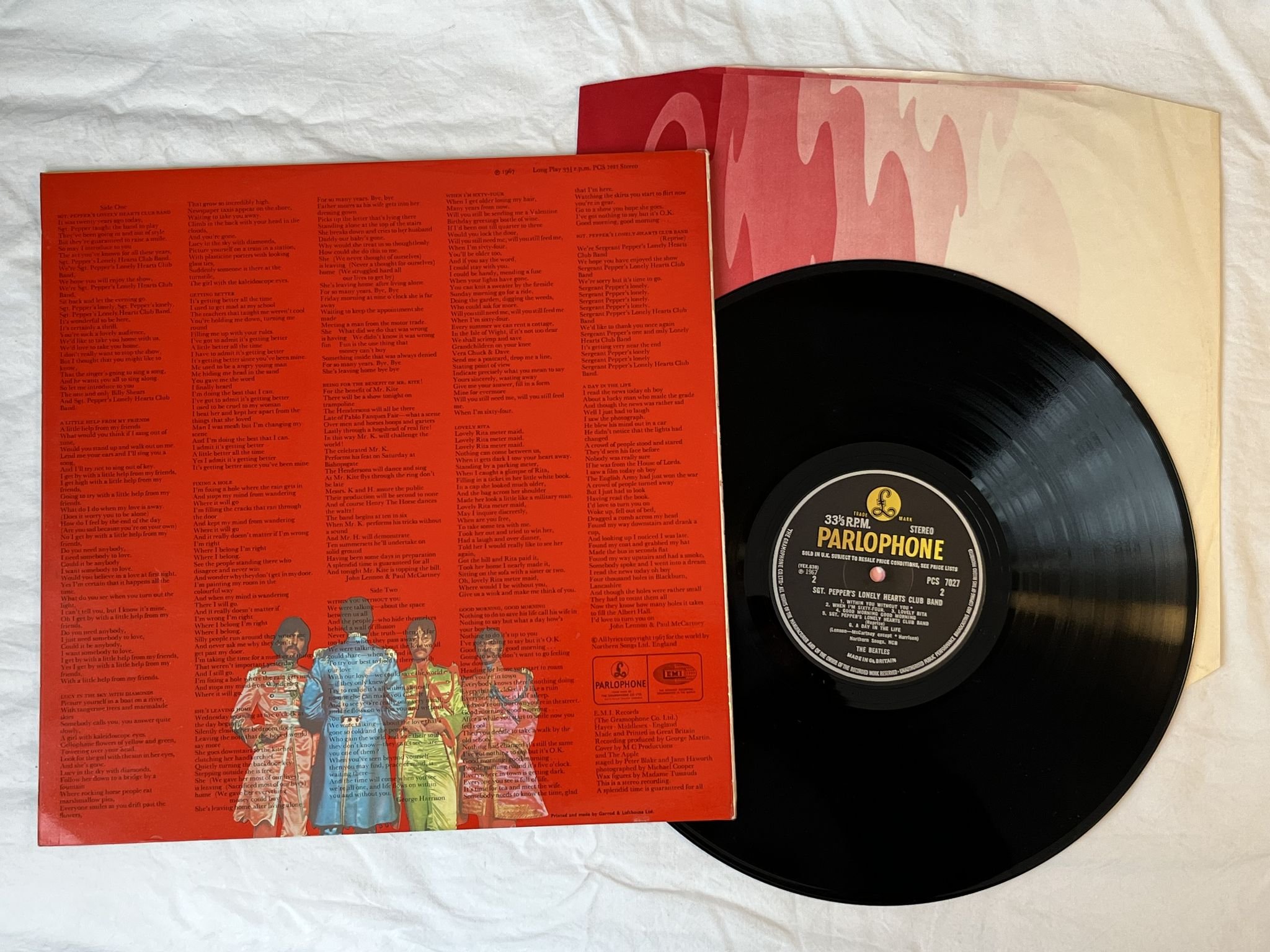 Omslagsbild för skivan THE BEATLES Sgt Pepper's lonely hearts club band LP -67 UK PARLOPHONE PCS 7027