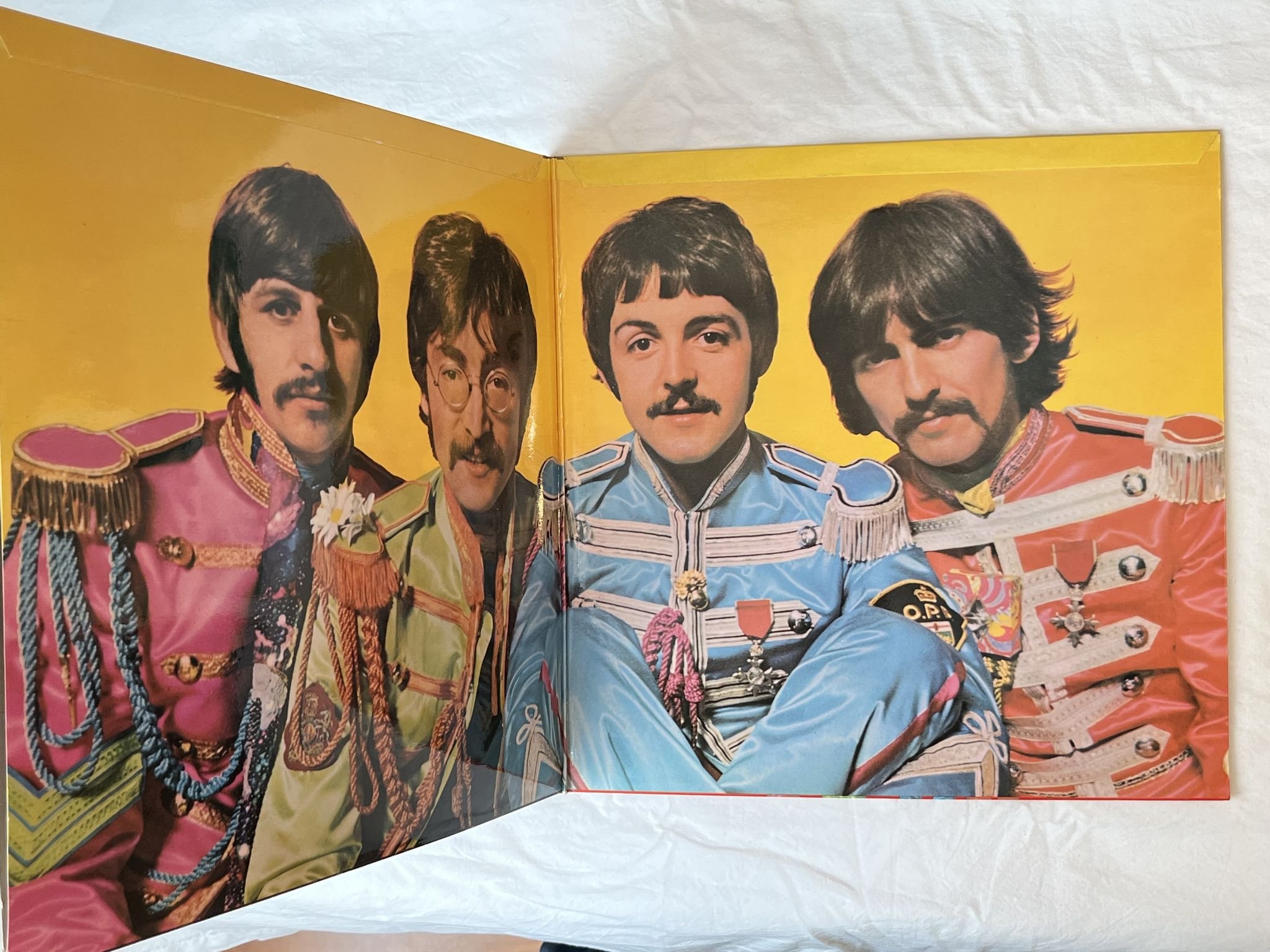 Omslagsbild för skivan THE BEATLES Sgt Pepper's lonely hearts club band LP -67 UK PARLOPHONE PCS 7027