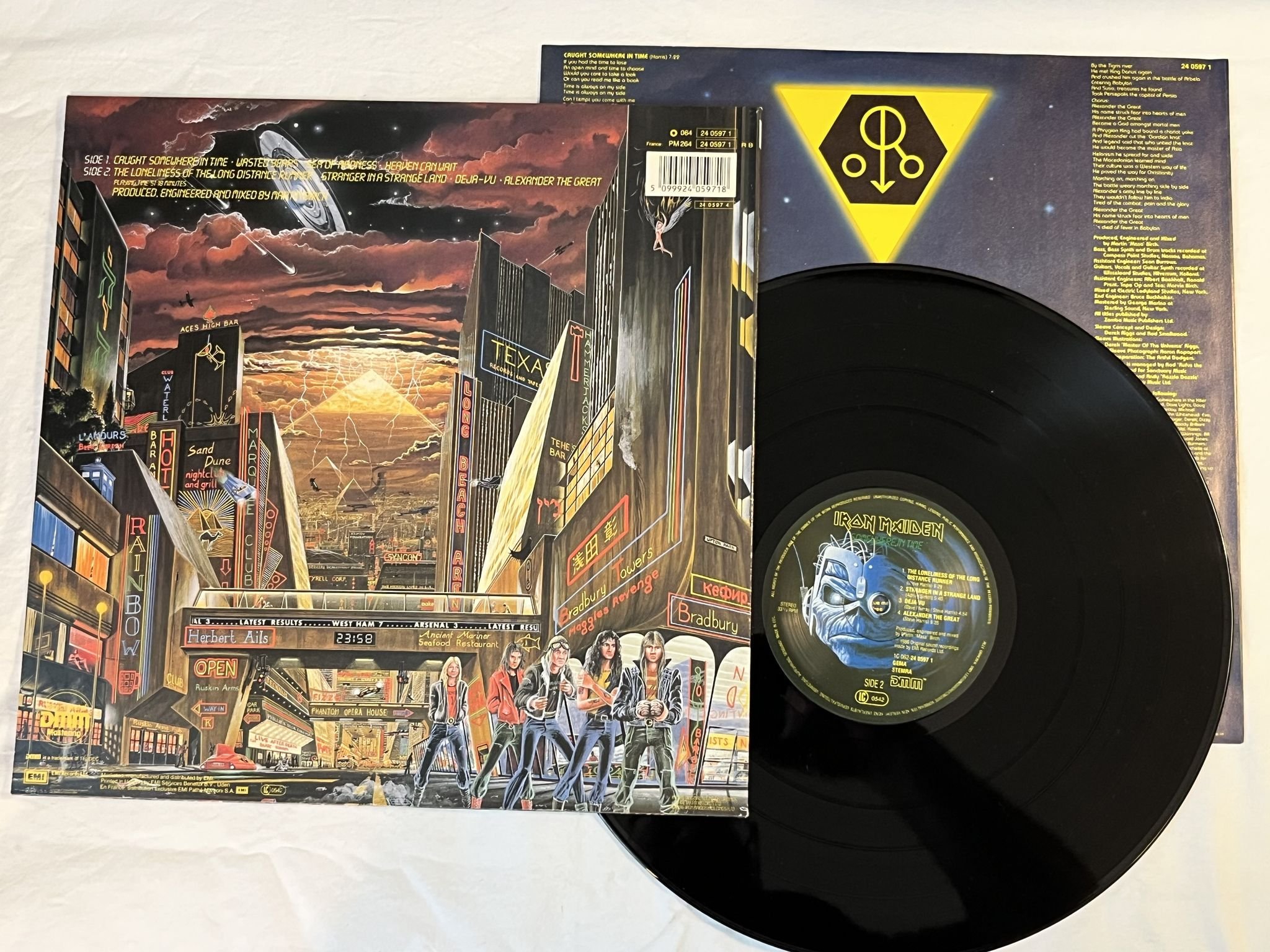Omslagsbild för skivan IRON MAIDEN somewhere in time LP -86 Hol EMI 1C 062 2405971 DMM