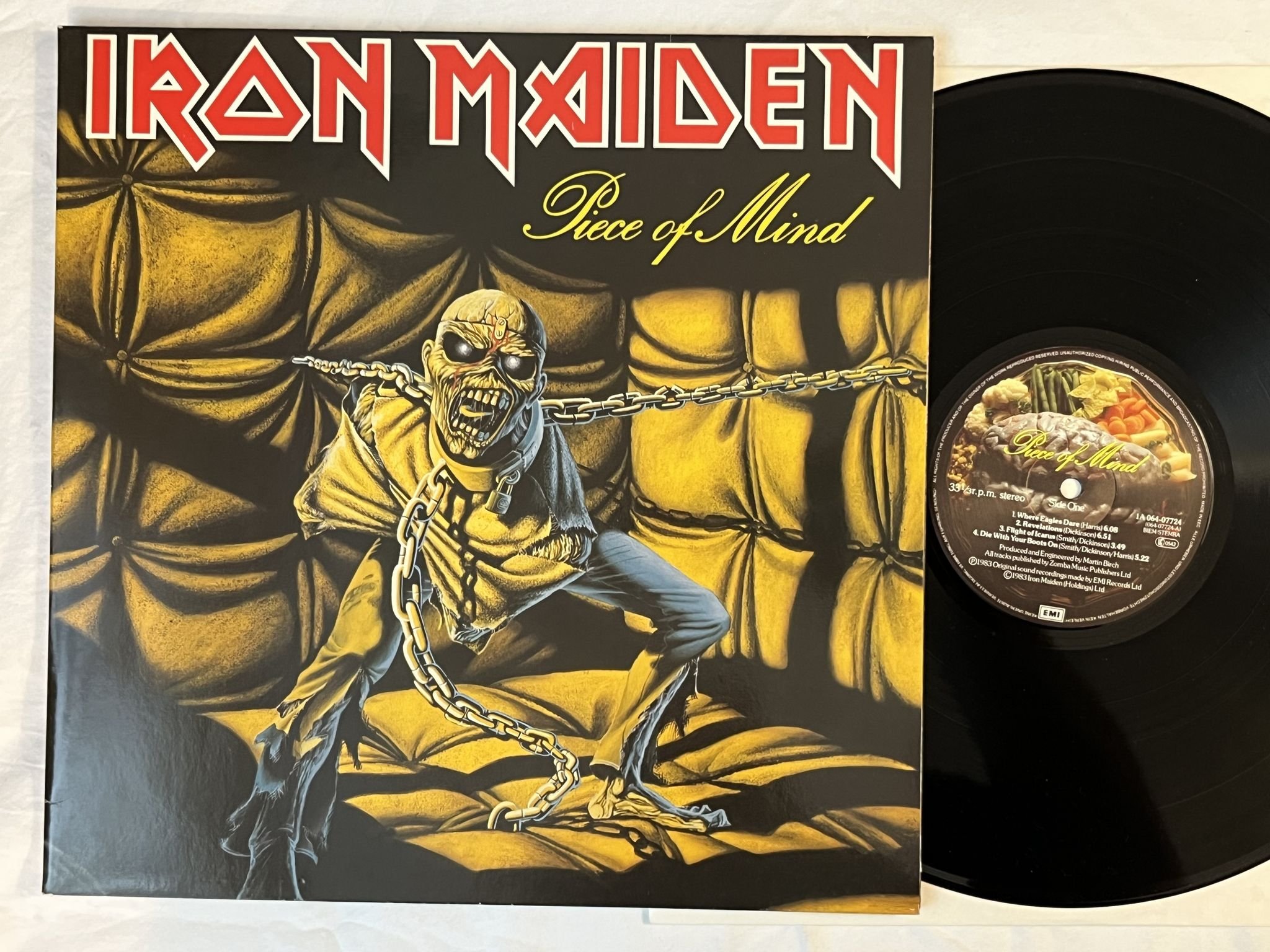 Omslagsbild för skivan IRON MAIDEN piece of mind LP -83 Hol EMI 1A 064-07724