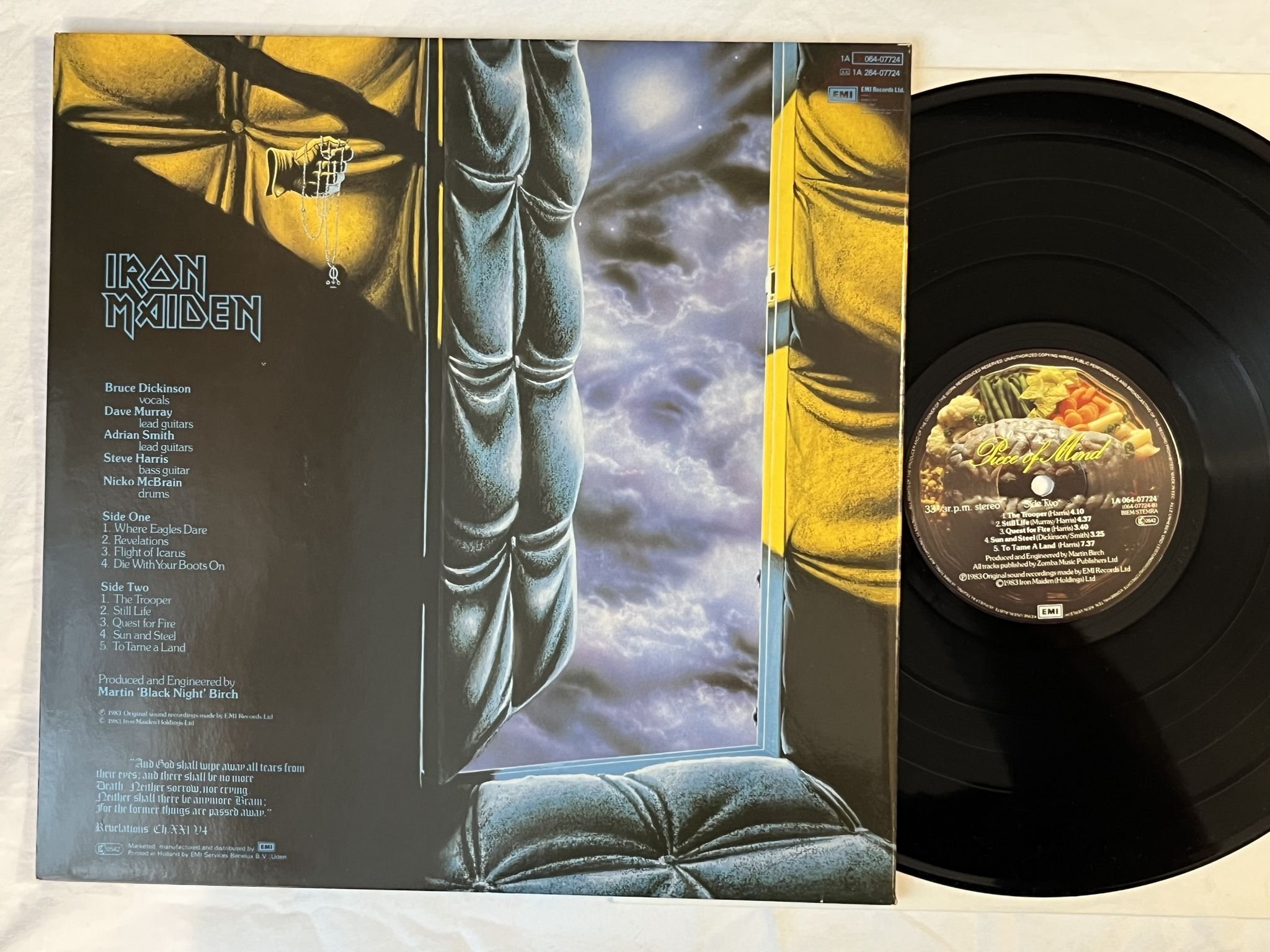 Omslagsbild för skivan IRON MAIDEN piece of mind LP -83 Hol EMI 1A 064-07724