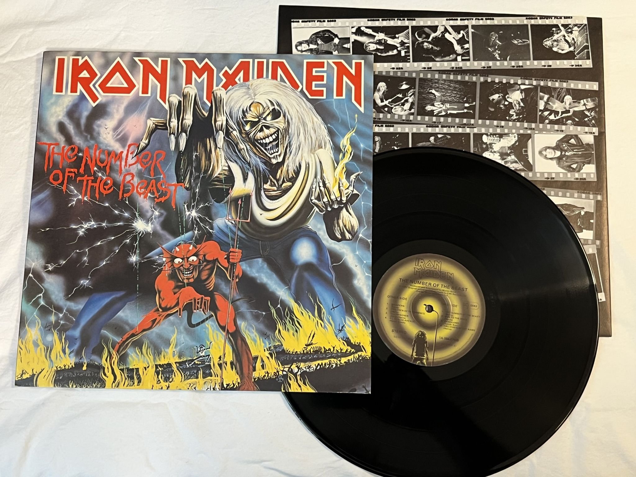 Omslagsbild för skivan IRON MAIDEN The Number Of The Beast LP -82 Hol EMI 1A 064-07608