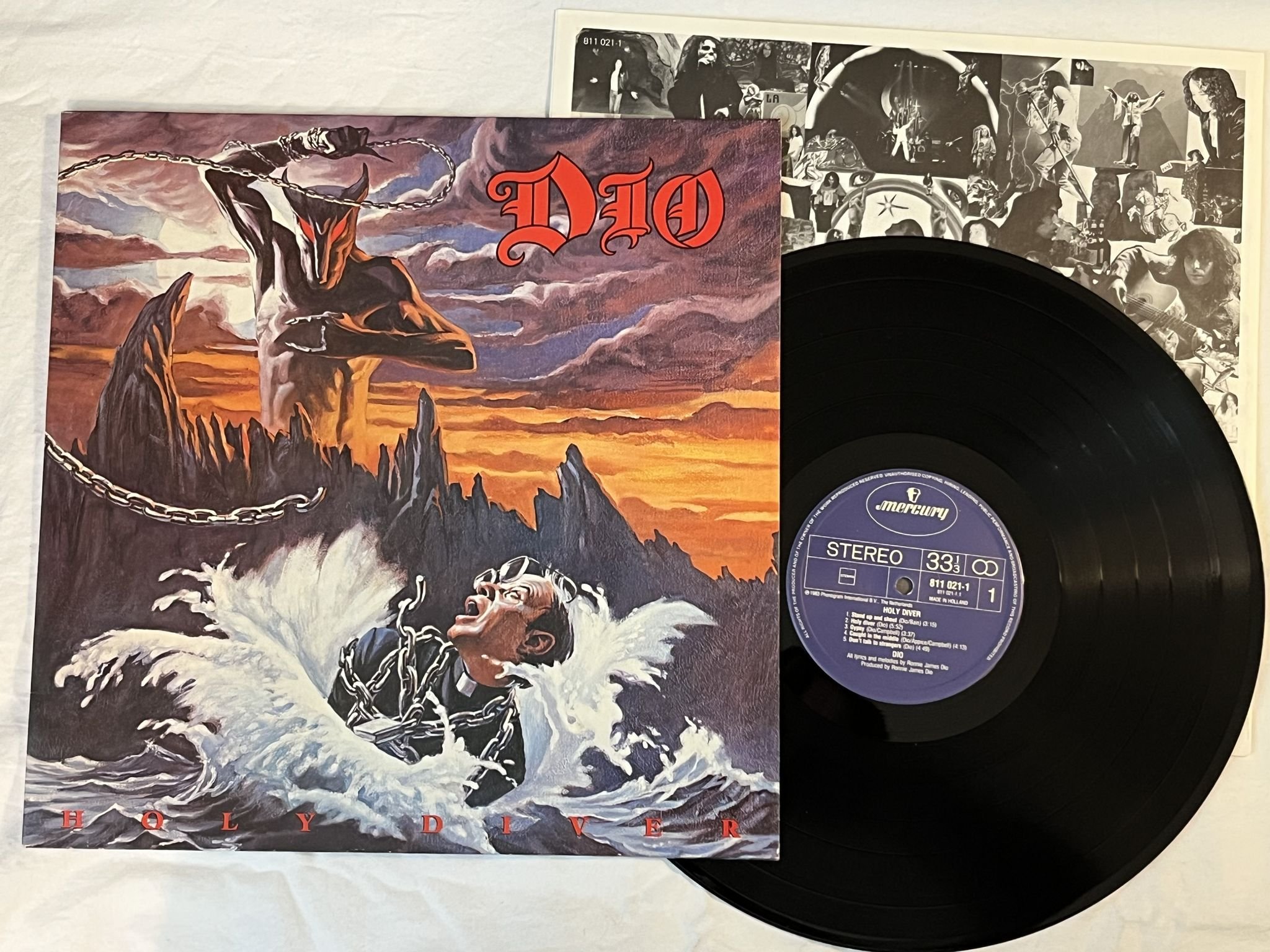 Omslagsbild för skivan DIO holy diver LP -83 Hol MERCURY 811 021-1