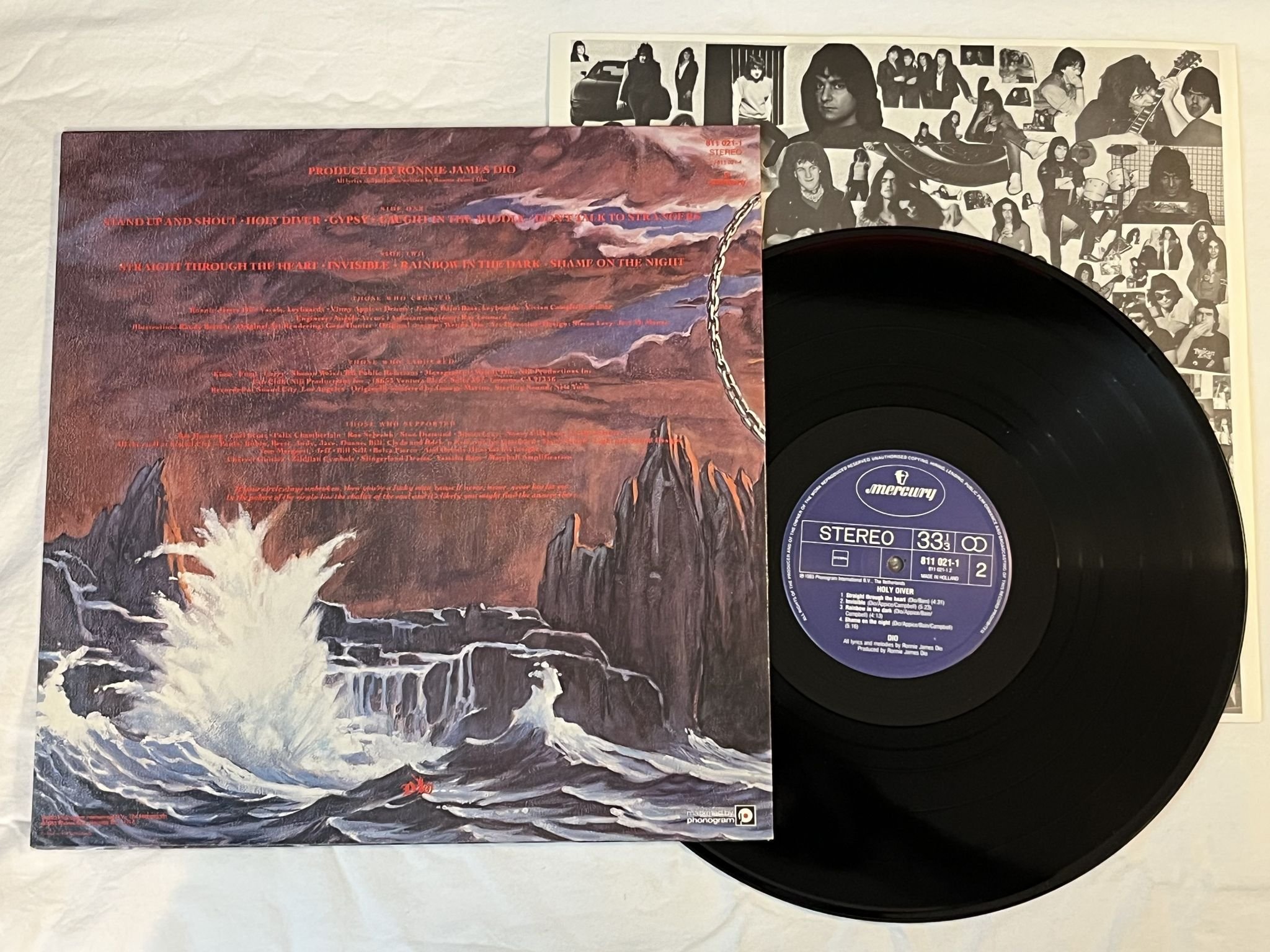 Omslagsbild för skivan DIO holy diver LP -83 Hol MERCURY 811 021-1