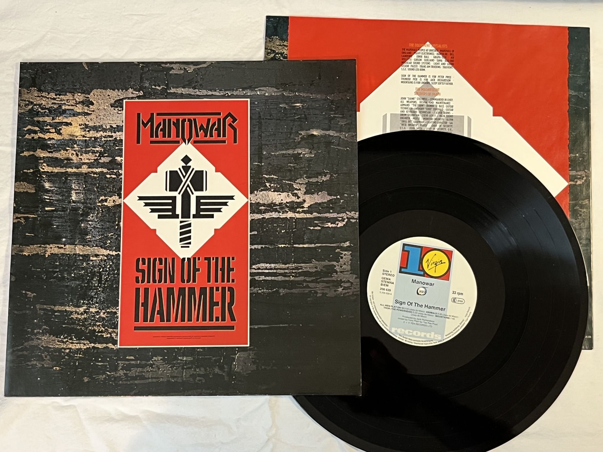 Omslagsbild för skivan MANOWAR sign of the hammer LP -84 Ger 10 VIRGIN 206639