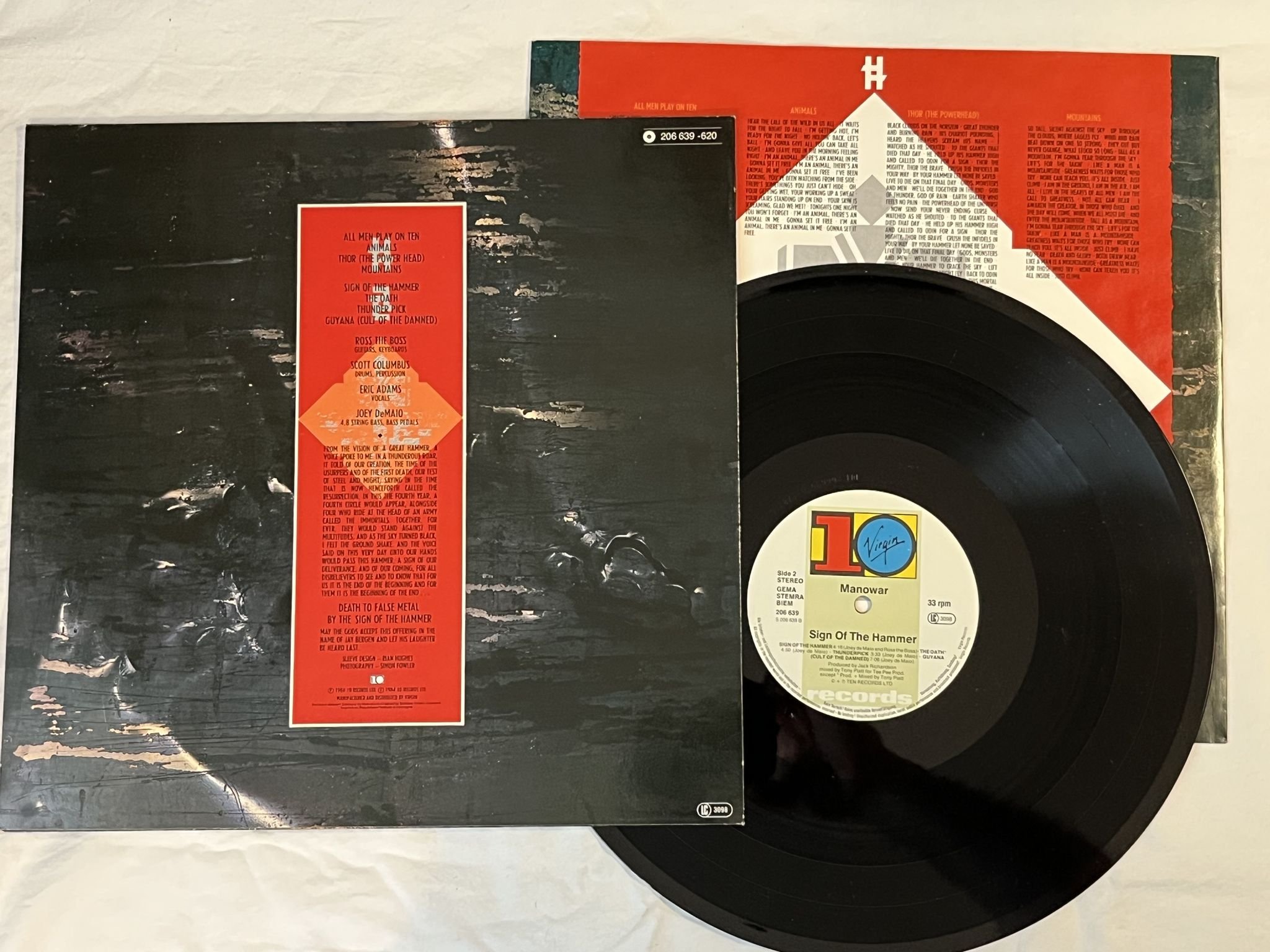Omslagsbild för skivan MANOWAR sign of the hammer LP -84 Ger 10 VIRGIN 206639