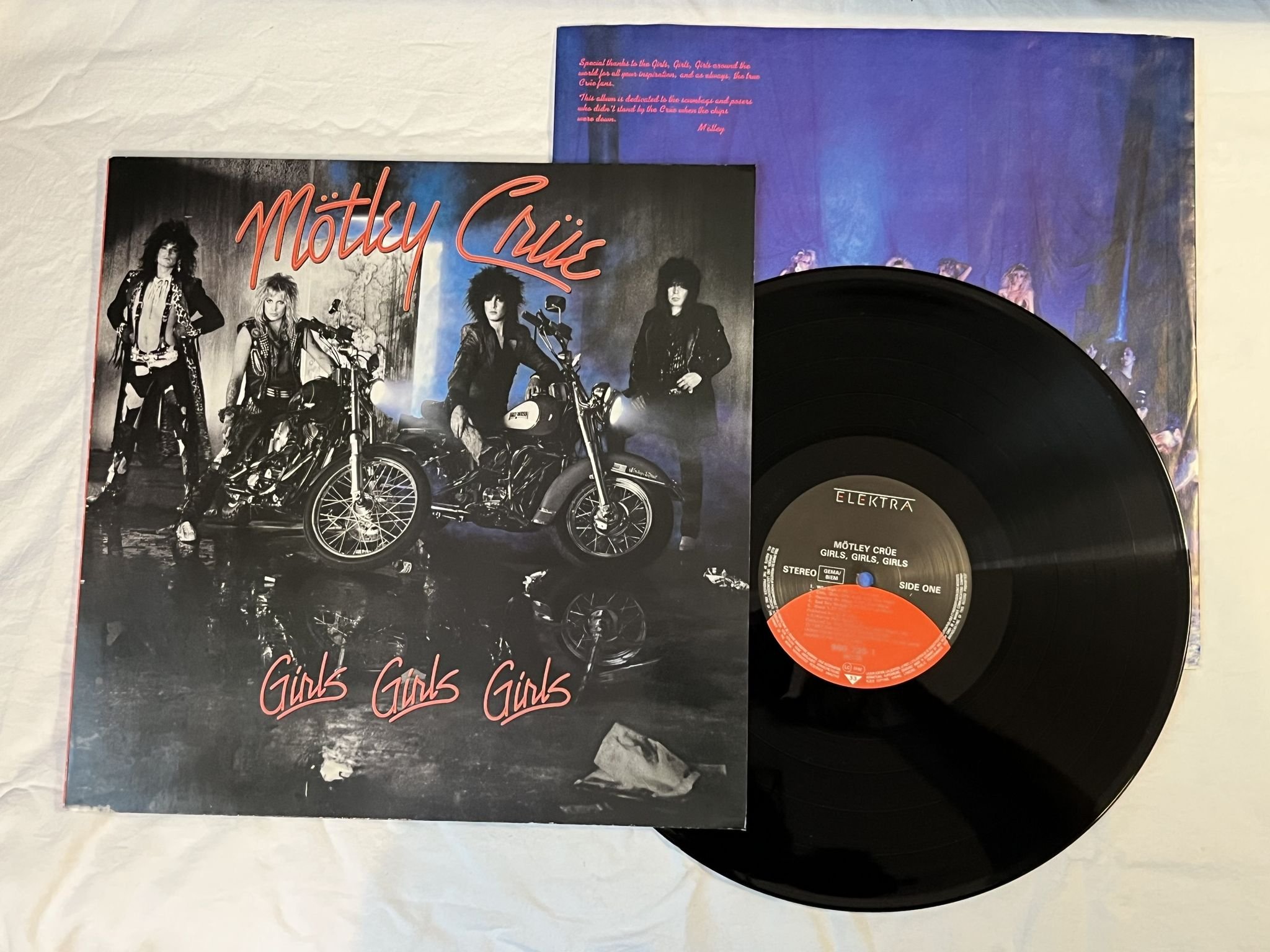 Omslagsbild för skivan MÖTLEY CRÜE girls girls girls LP -87 Ger ELEKTRA 960 725-1