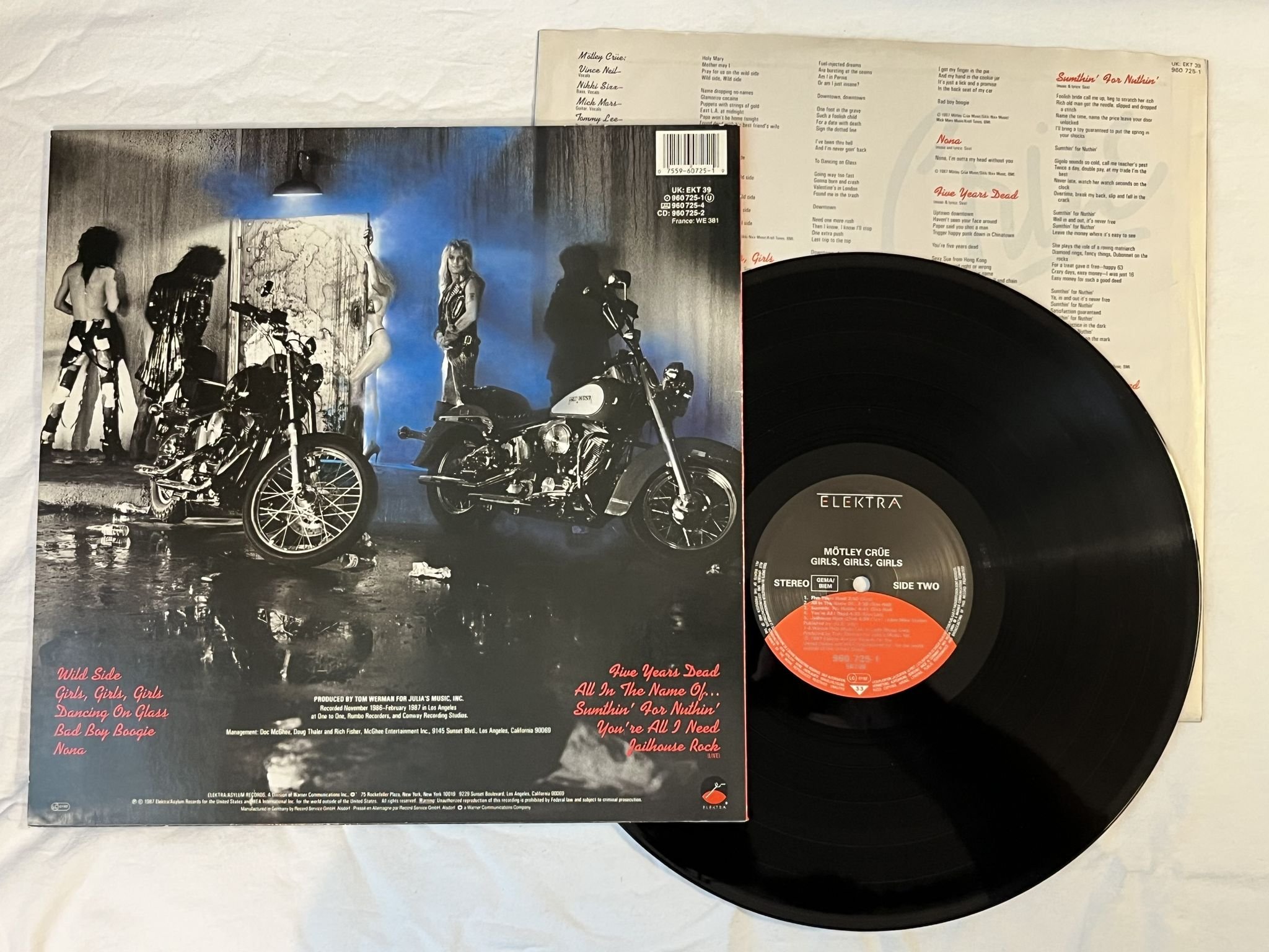 Omslagsbild för skivan MÖTLEY CRÜE girls girls girls LP -87 Ger ELEKTRA 960 725-1
