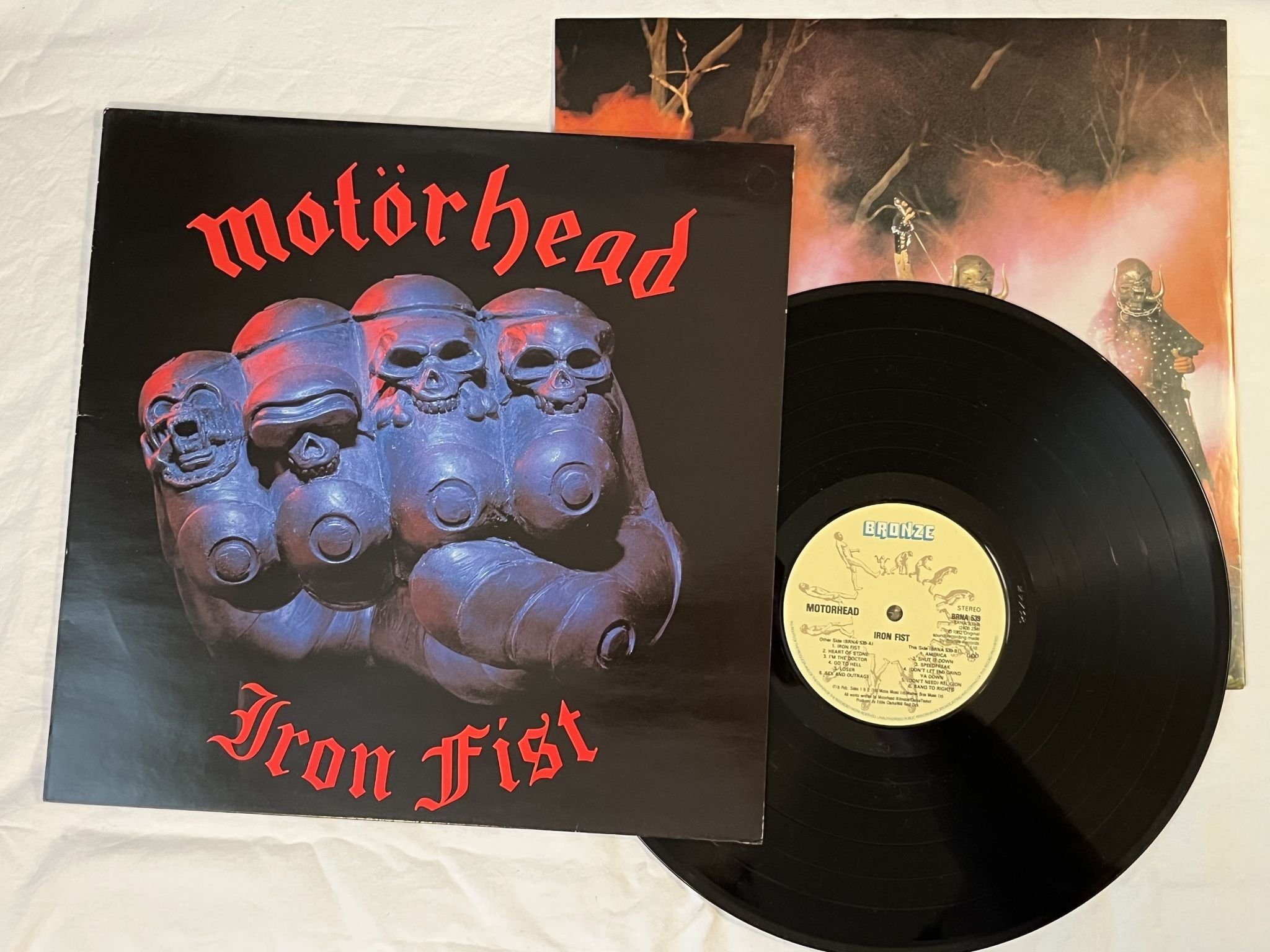 Omslagsbild för skivan MOTÖRHEAD iron fist LP -82 ncb BRONZE BRNA 539