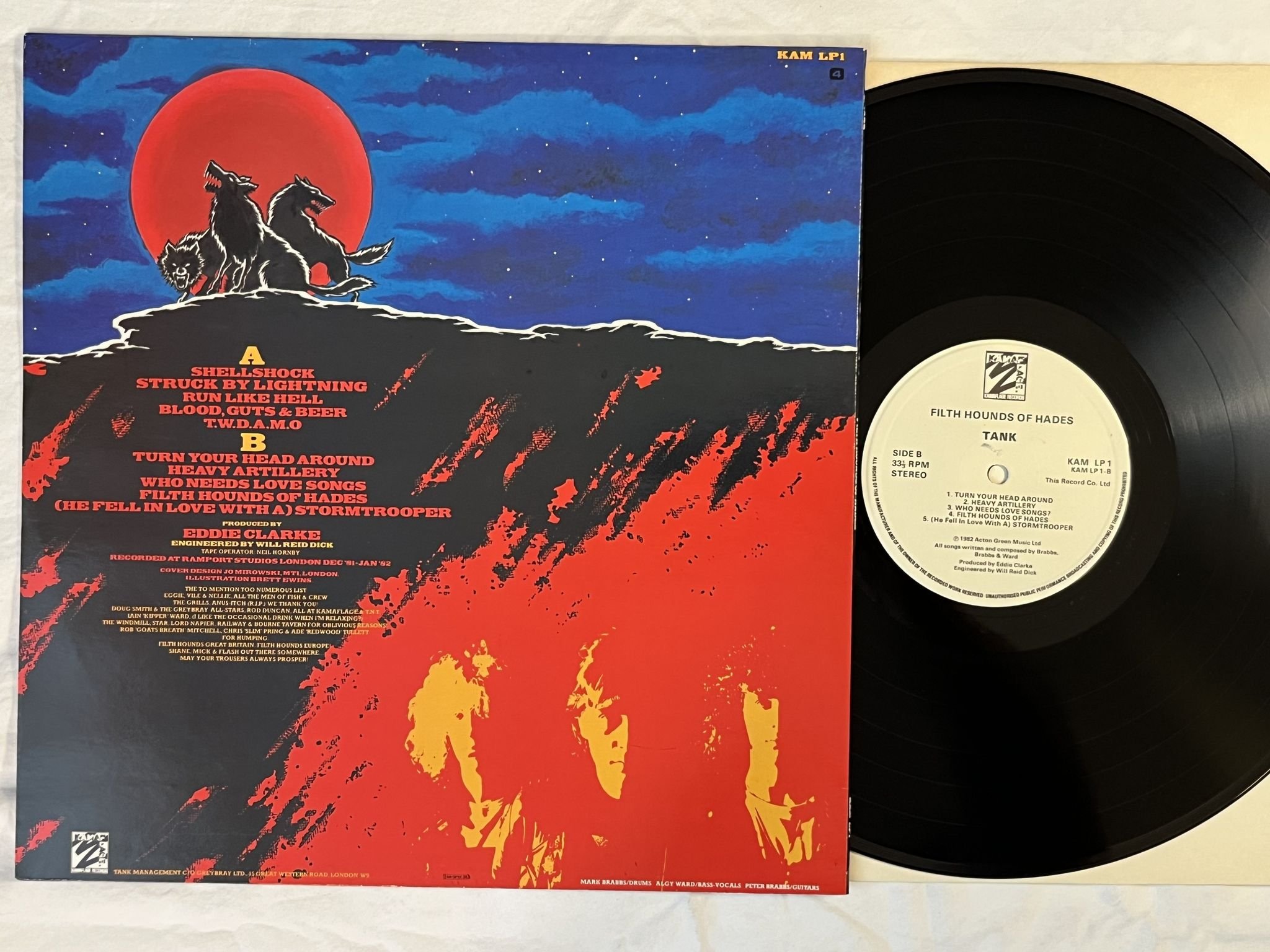 Omslagsbild för skivan TANK filth hounds of hades LP -82 Norway KAMAFLAGE KAM LP1