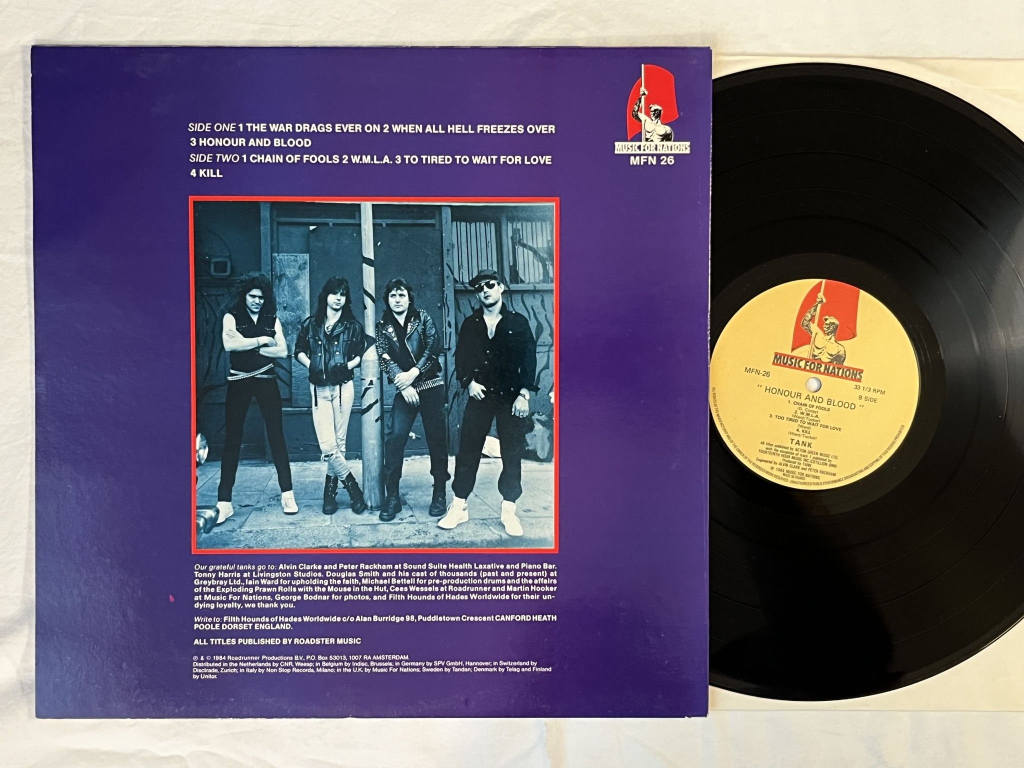 Omslagsbild för skivan TANK Honour And Blood LP -84 UK MUSIC FOR NATIONS MFN - 26