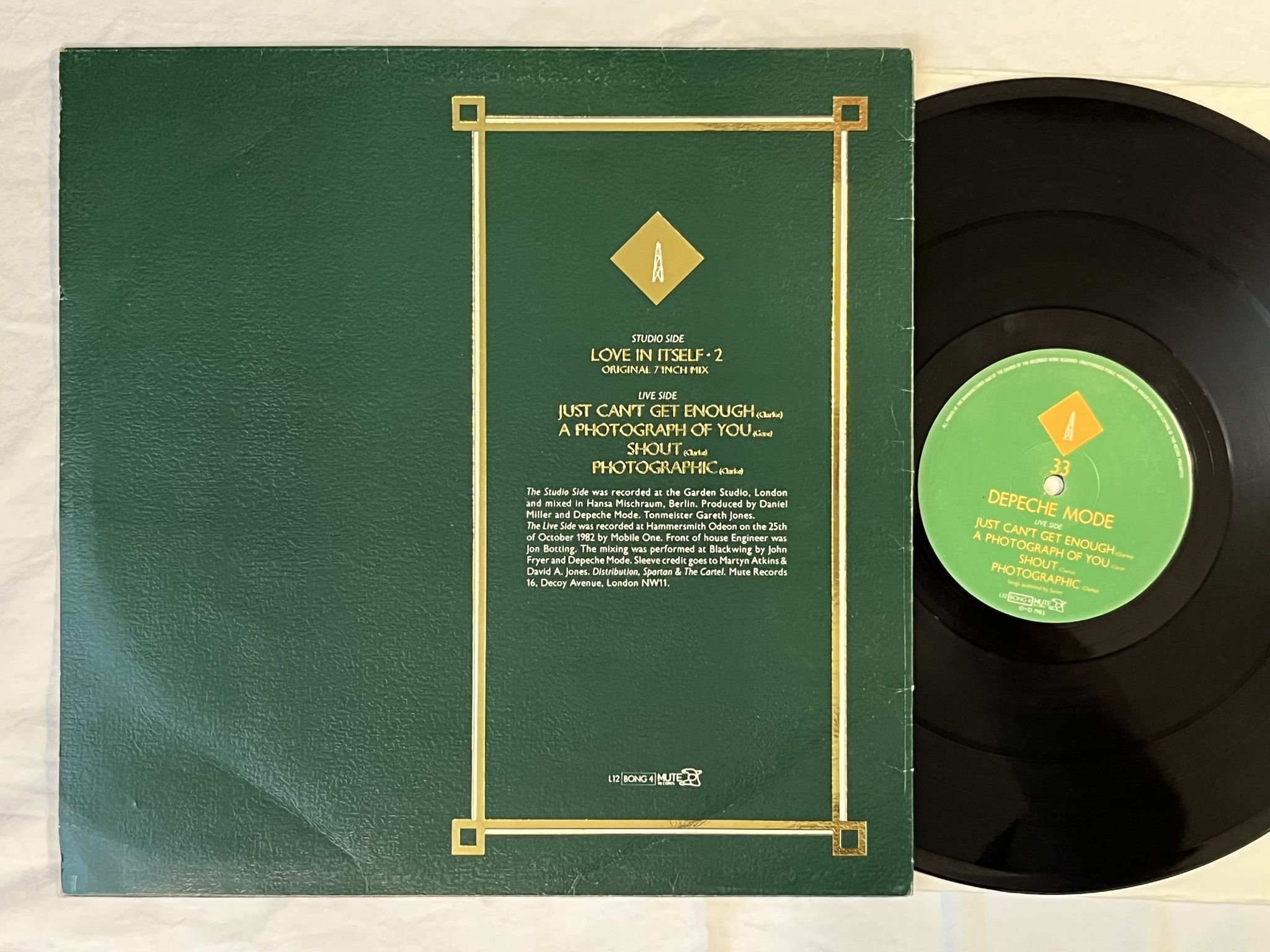 Omslagsbild för skivan DEPECHE MODE love in itself * 2 12" -83 UK MUTE L12 BONG 4 *** LOW NUMBER ***