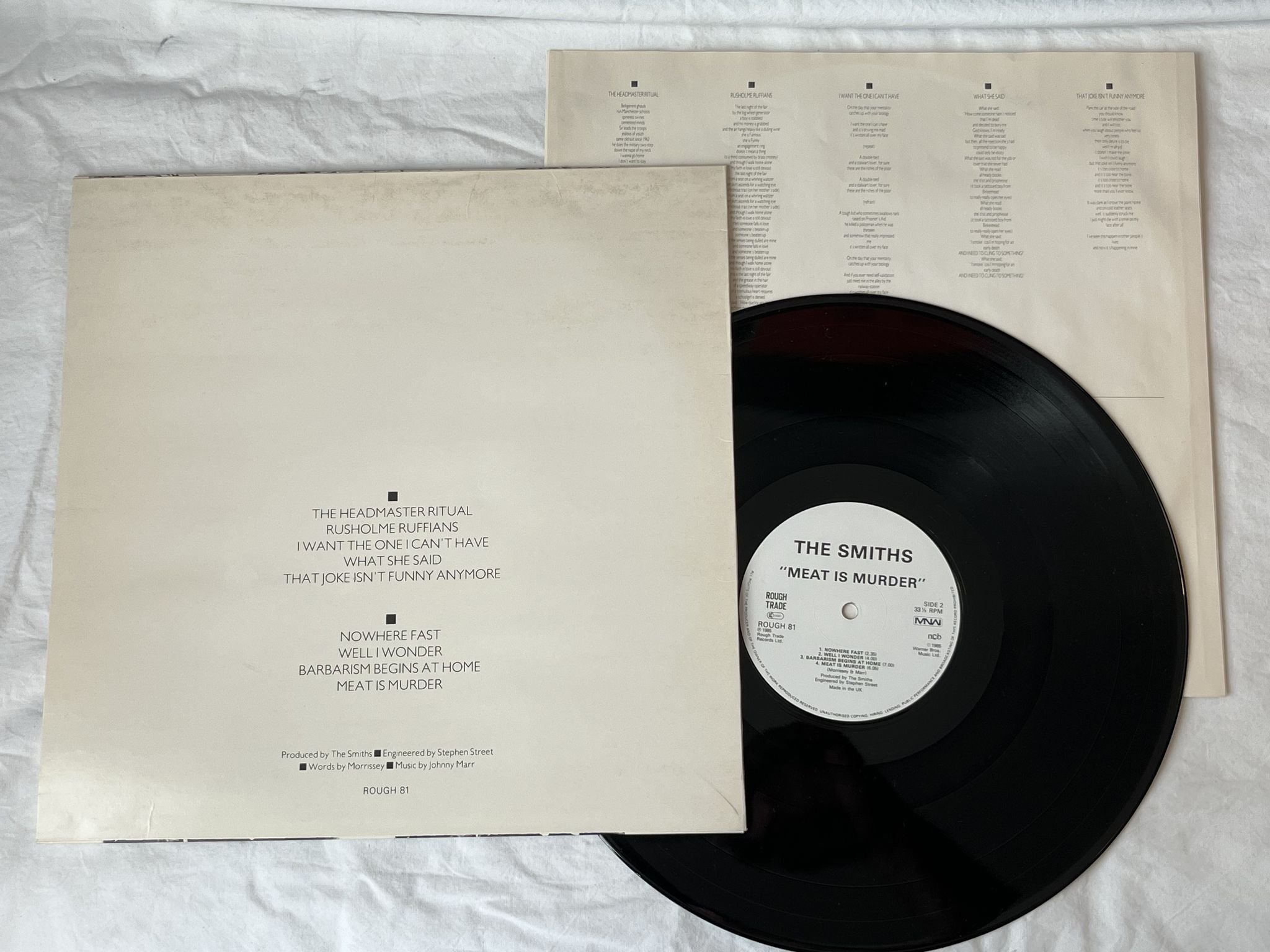 Omslagsbild för skivan THE SMITHS Meat Is Murder LP -85 Swe ROUGH TRADE ROUGH 81