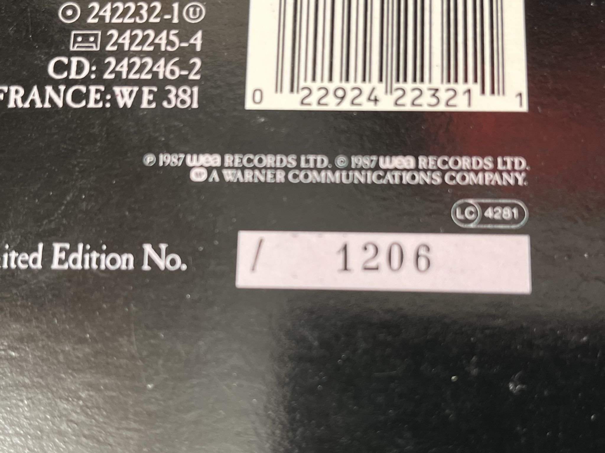 Omslagsbild för skivan THE SISTERS OF MERCY floodland LP -87 MERCIFUL MR441L *** NUMBERED #1206 ***