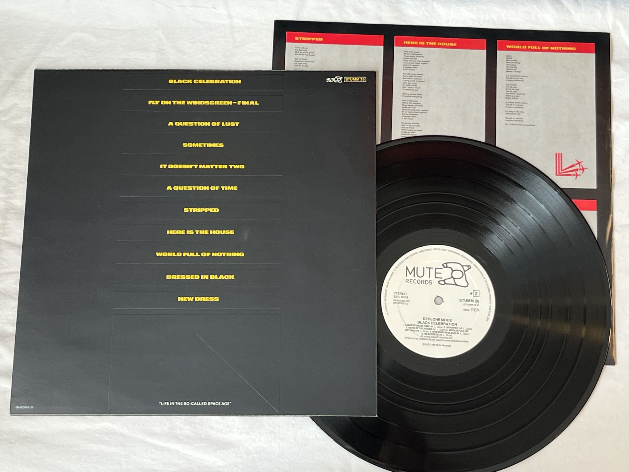 Omslagsbild för skivan DEPECHE MODE black celebration LP -86 ncb MUTE STUMM 26