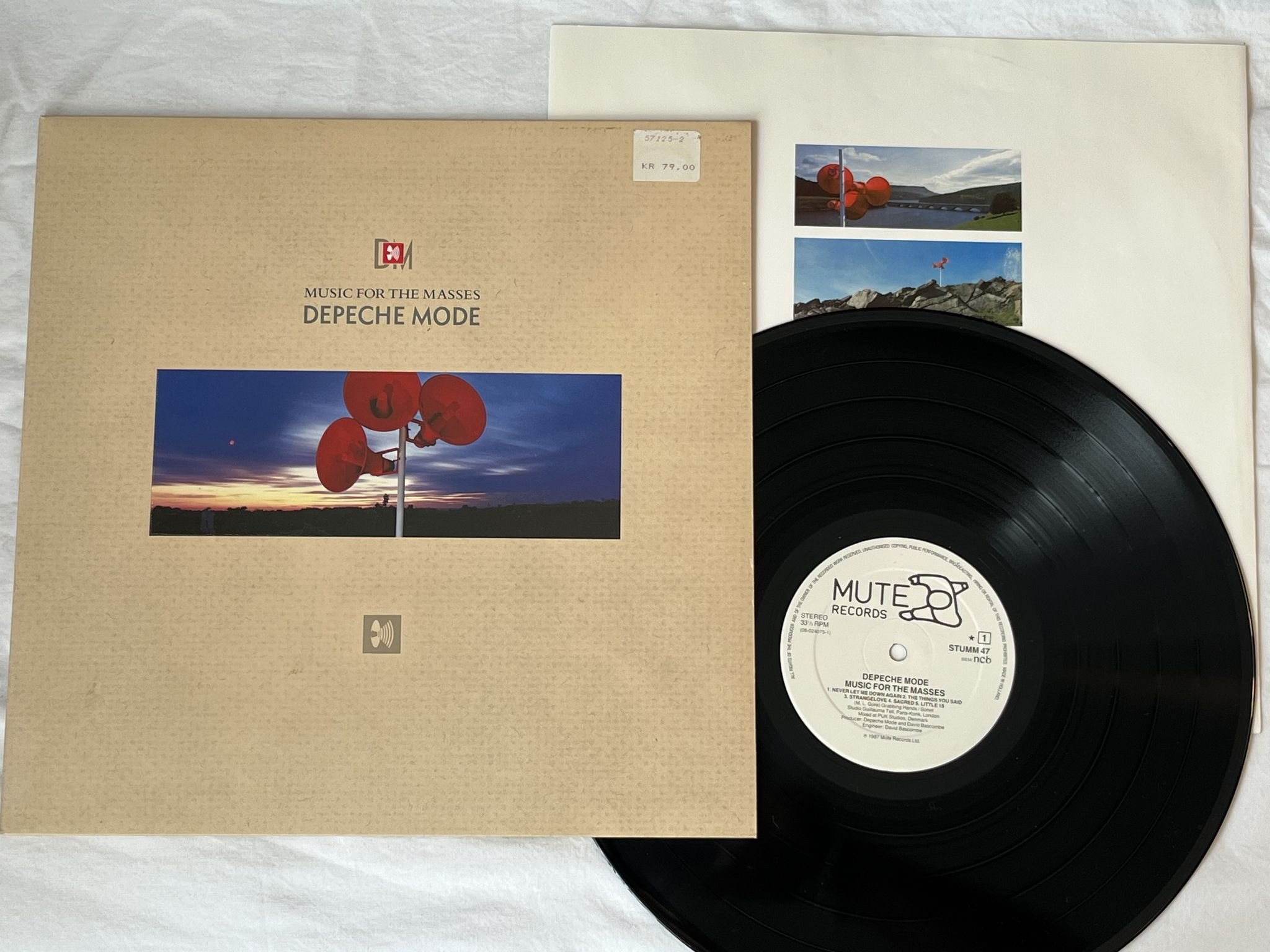 Omslagsbild för skivan DEPECHE MODE music for the masses LP -87 ncb MUTE STUMM 47