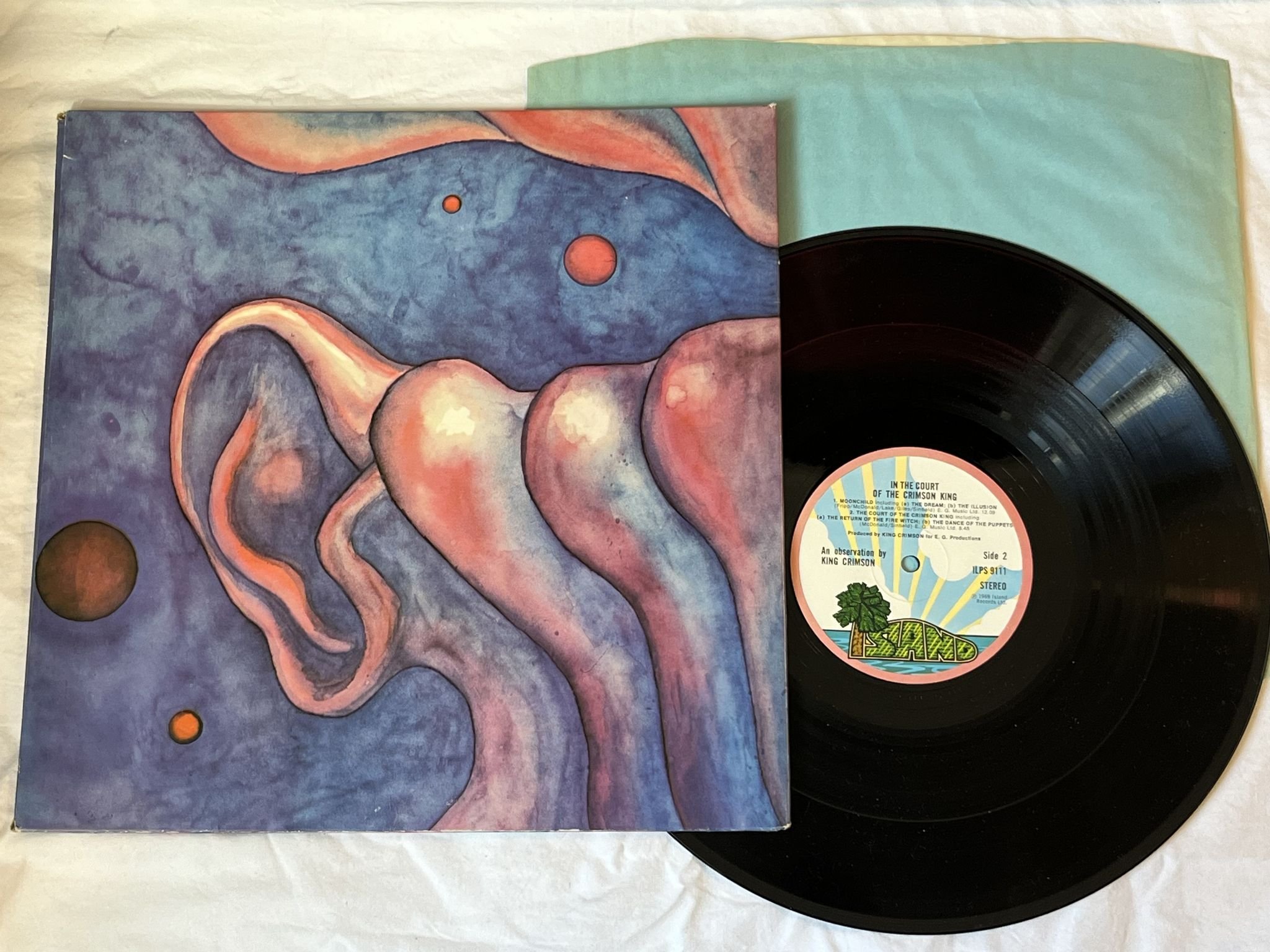 Omslagsbild för skivan KING CRIMSON in the court of Crimson King LP UK ISLAND pink rim ILPS 9111