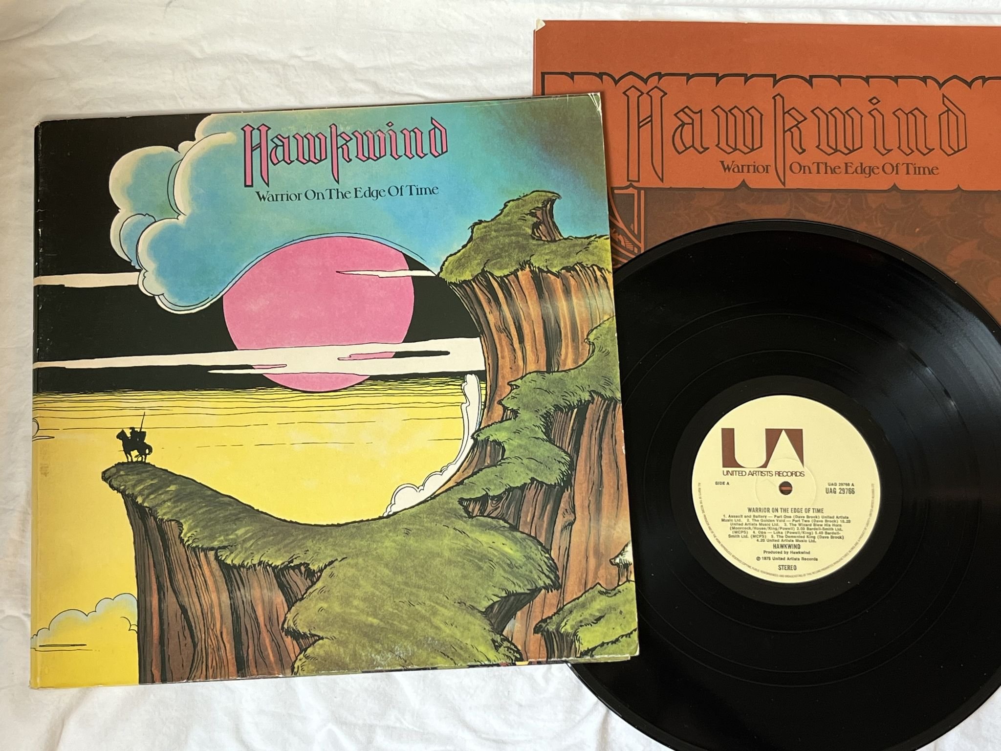Omslagsbild för skivan HAWKWIND Warrior On The Edge Of Time LP -75 UK UAG 29766 *** SPACE ROCK ***
