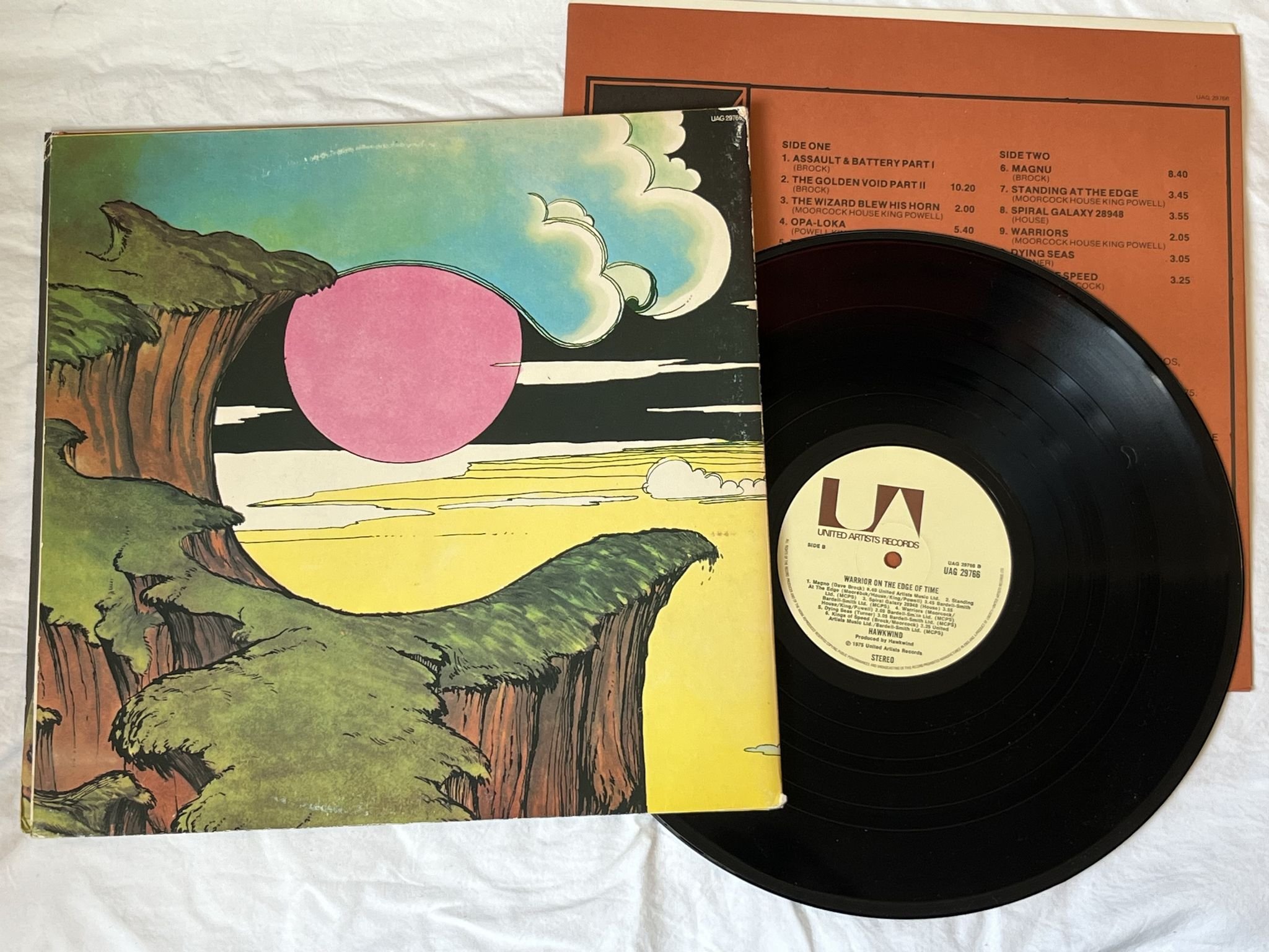 Omslagsbild för skivan HAWKWIND Warrior On The Edge Of Time LP -75 UK UAG 29766 *** SPACE ROCK ***