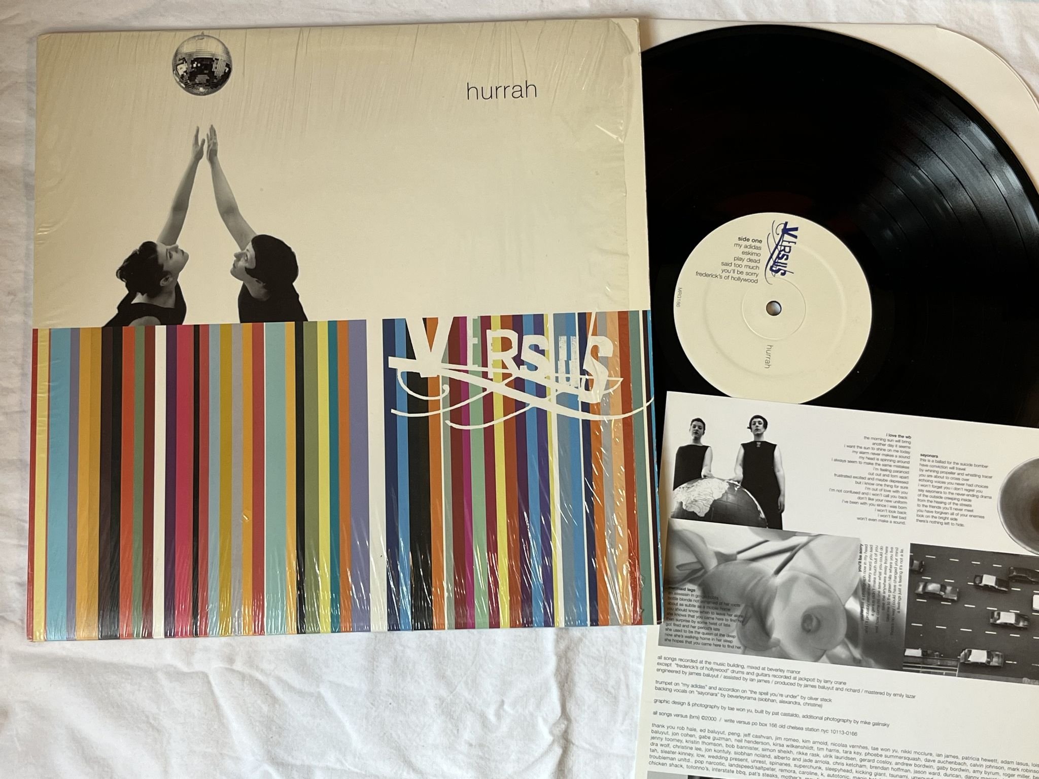 Omslagsbild för skivan VERSUS hurrah LP 2000 US MERGE RECORDS MRG 186 *** INDIE ROCK ***