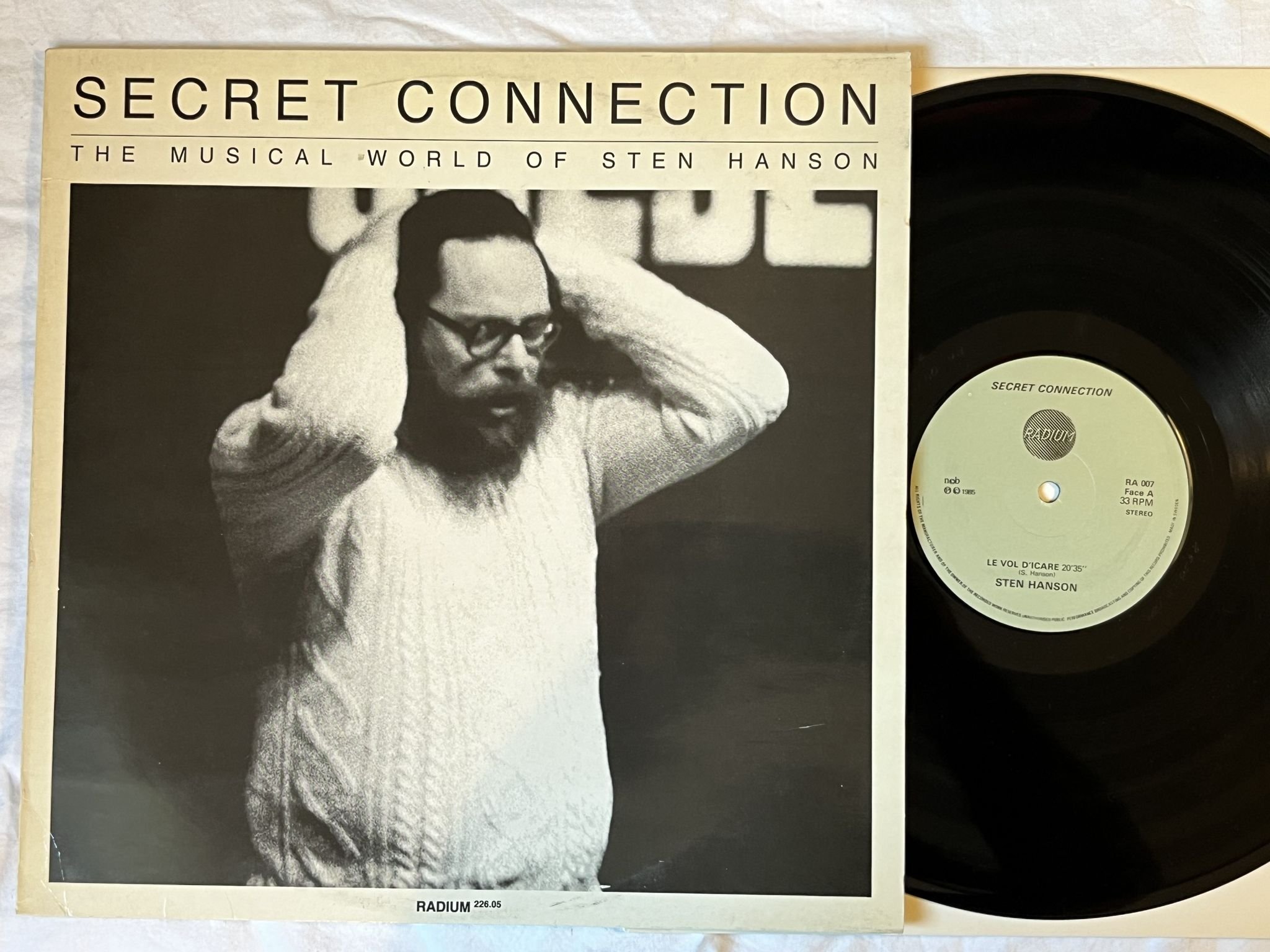 Omslagsbild för skivan STEN HANSON Secret Connection LP -85 Swe RADIUM 226.05 RA 007