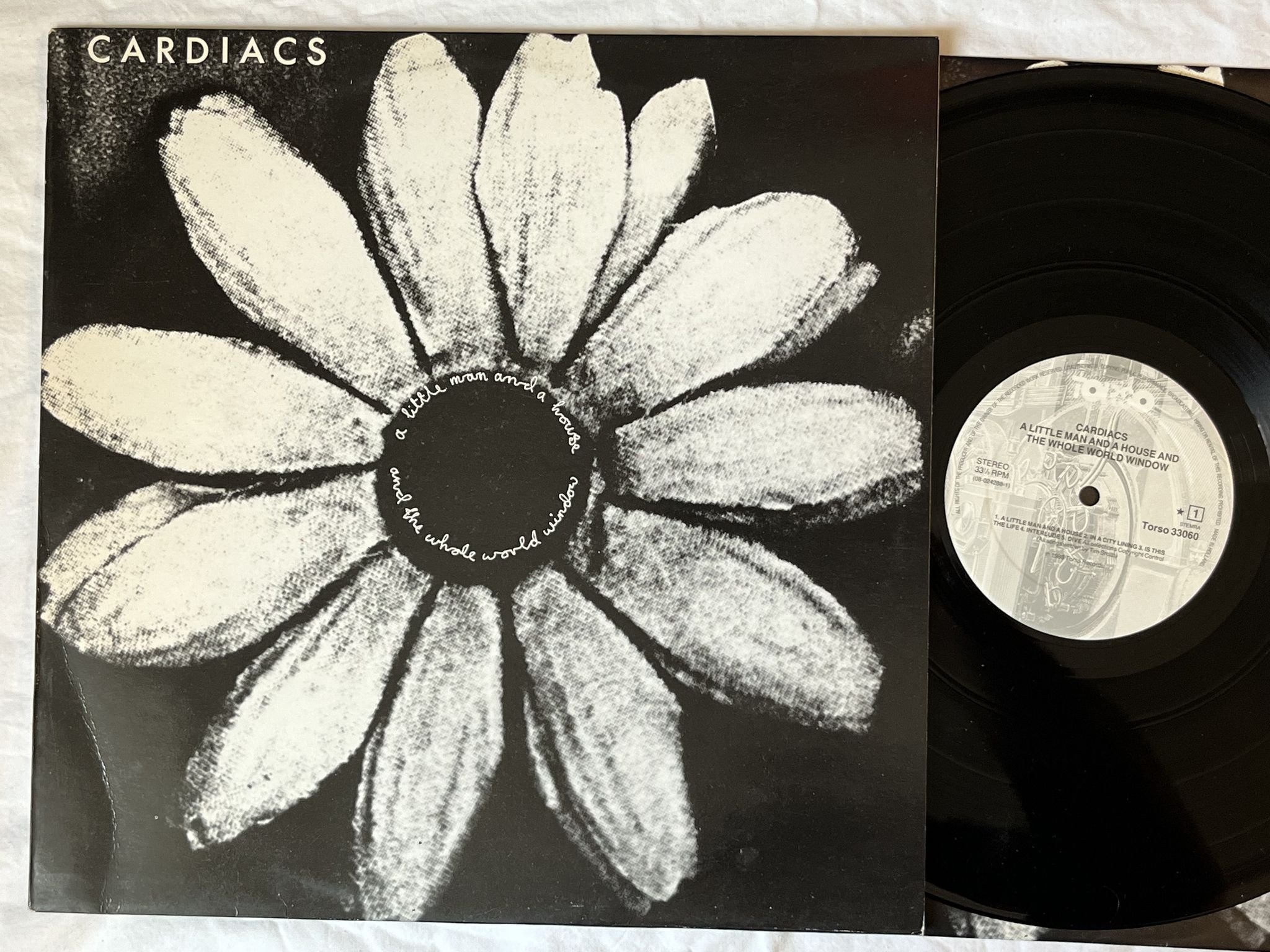 Omslagsbild för skivan CARDIACS a little man and a house .. LP -88 Hol TORSO 33060 *** INDIE ROCK ***