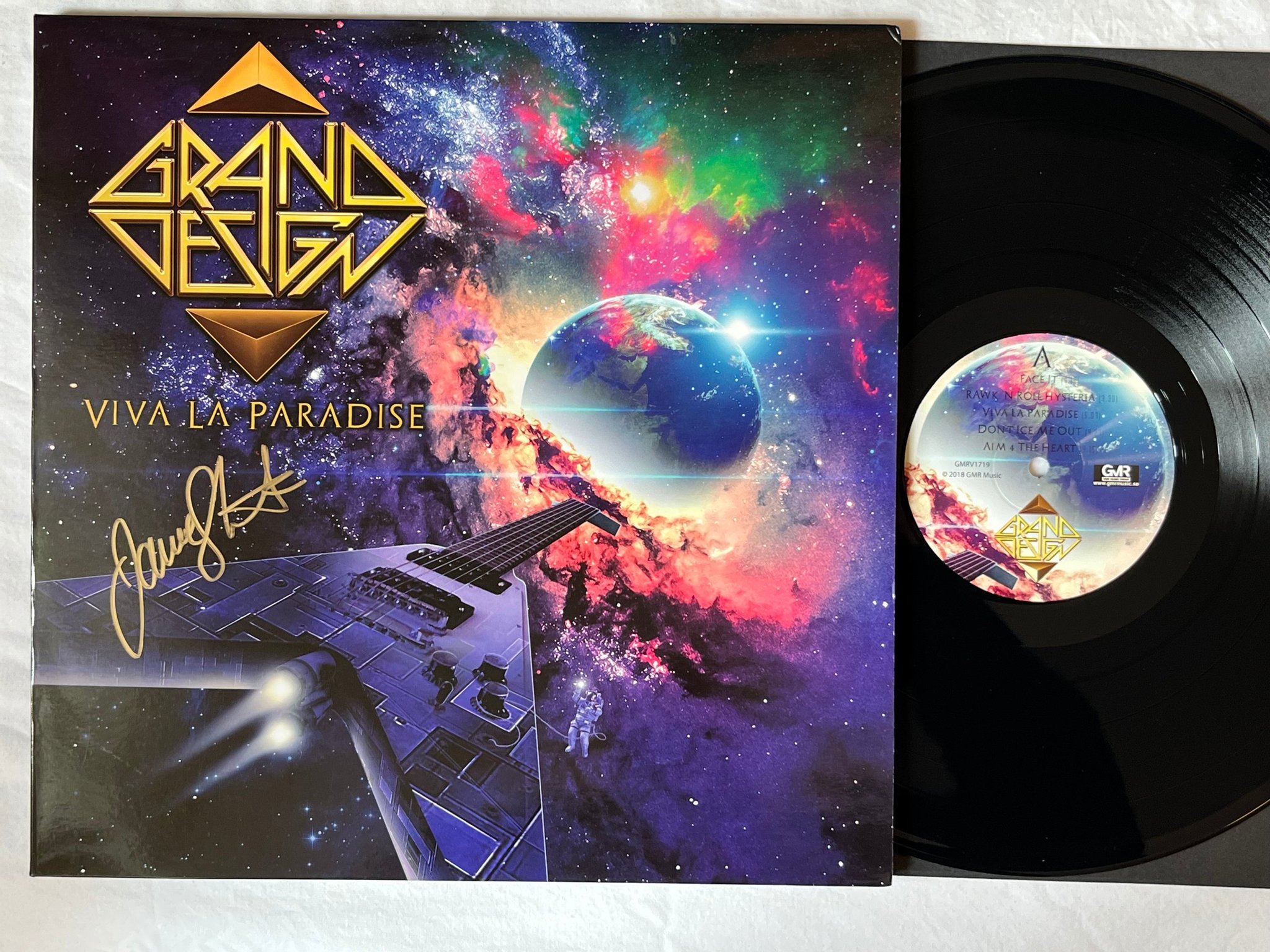 Omslagsbild för skivan GRAND DESIGN Viva La Paradise LP 2018 GMR Music Group ** Signed by J Stark **