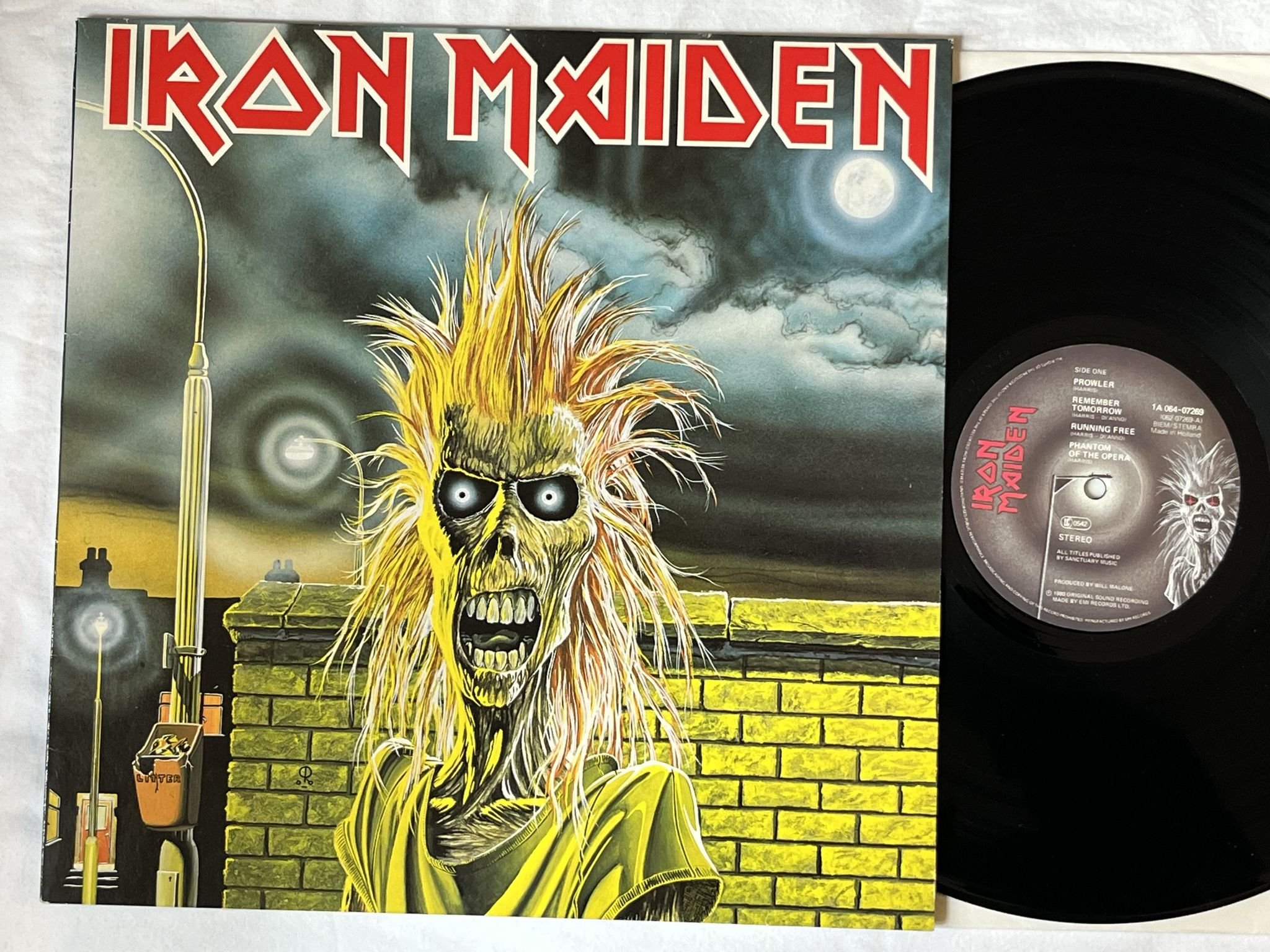 Omslagsbild för skivan IRON MAIDEN s/t LP -80 Hol EMI 1A 062-07269