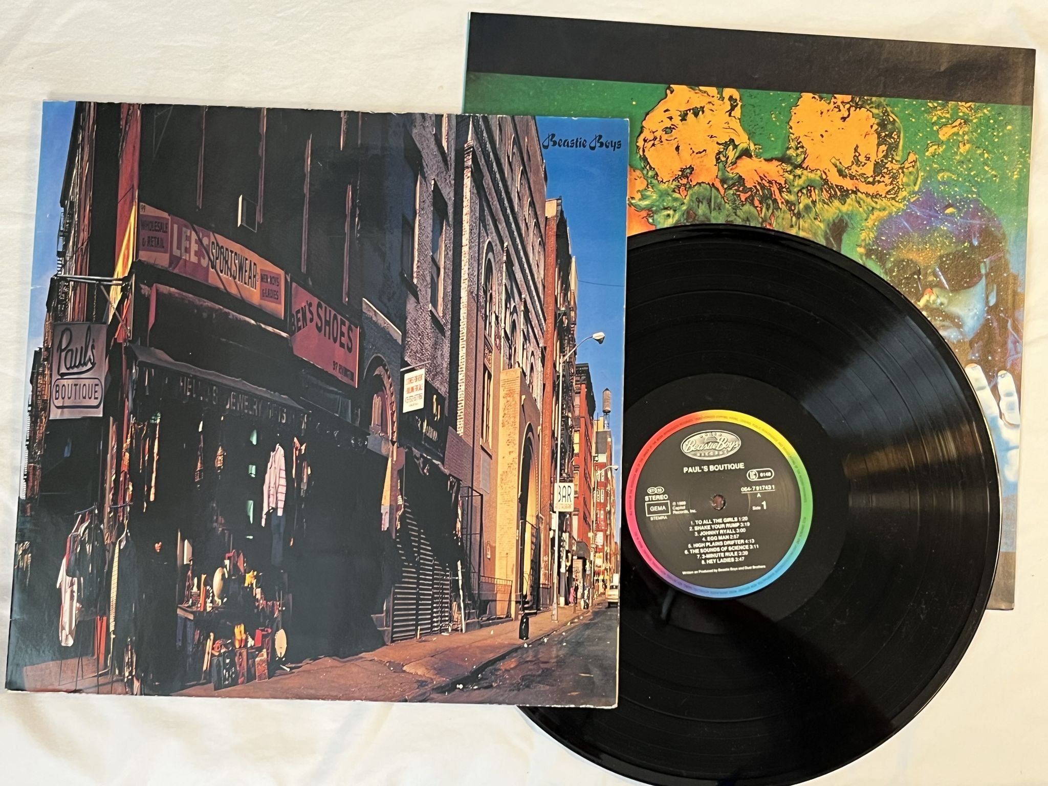 Omslagsbild för skivan BEASTIE BOYS Paul's Boutique LP -89 Ger CAPITOL 064-7 91743 1