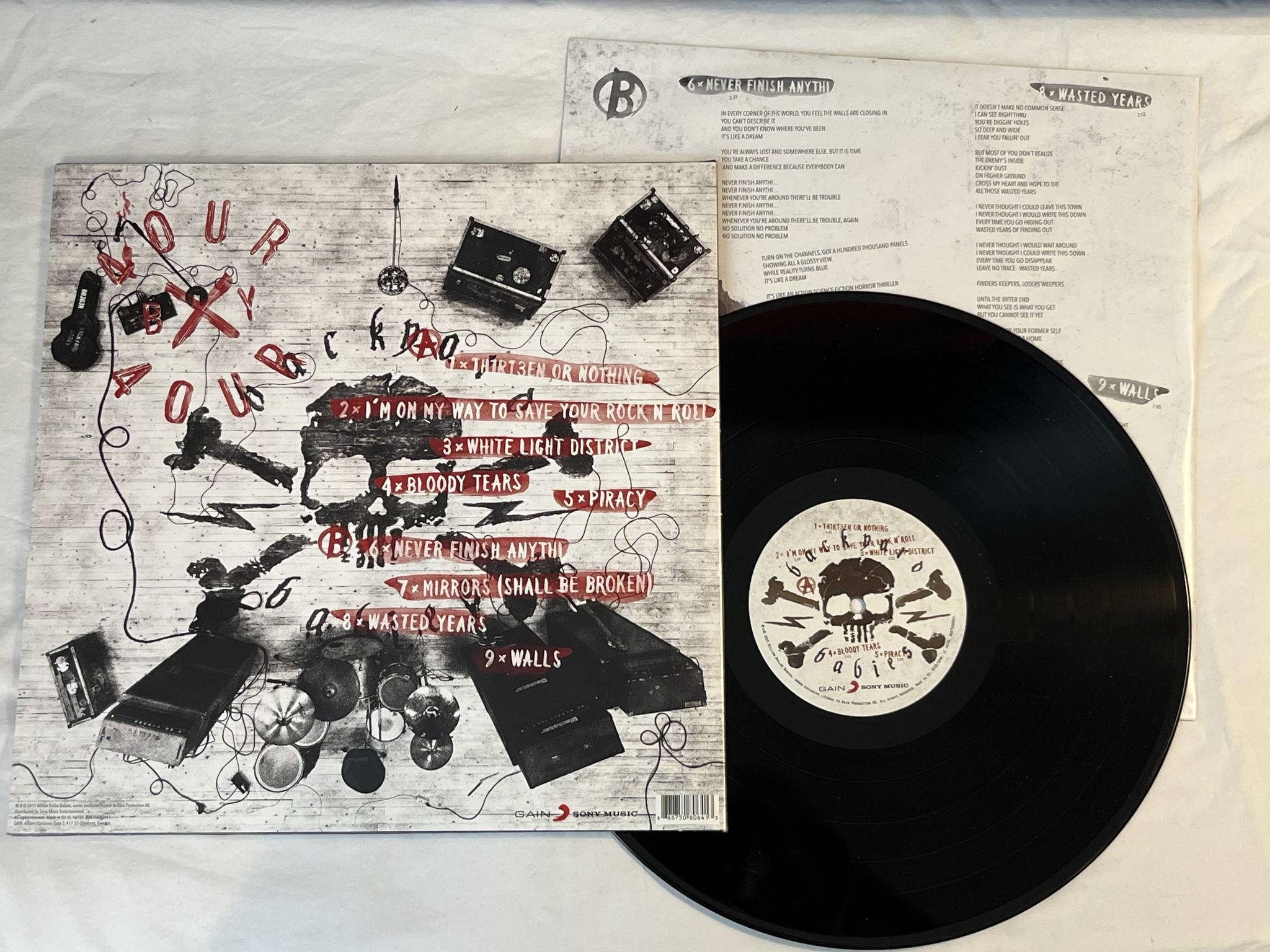 Omslagsbild för skivan BACKYARD BABIES Four By Four LP 2015 SONY MUSIC 88875080641