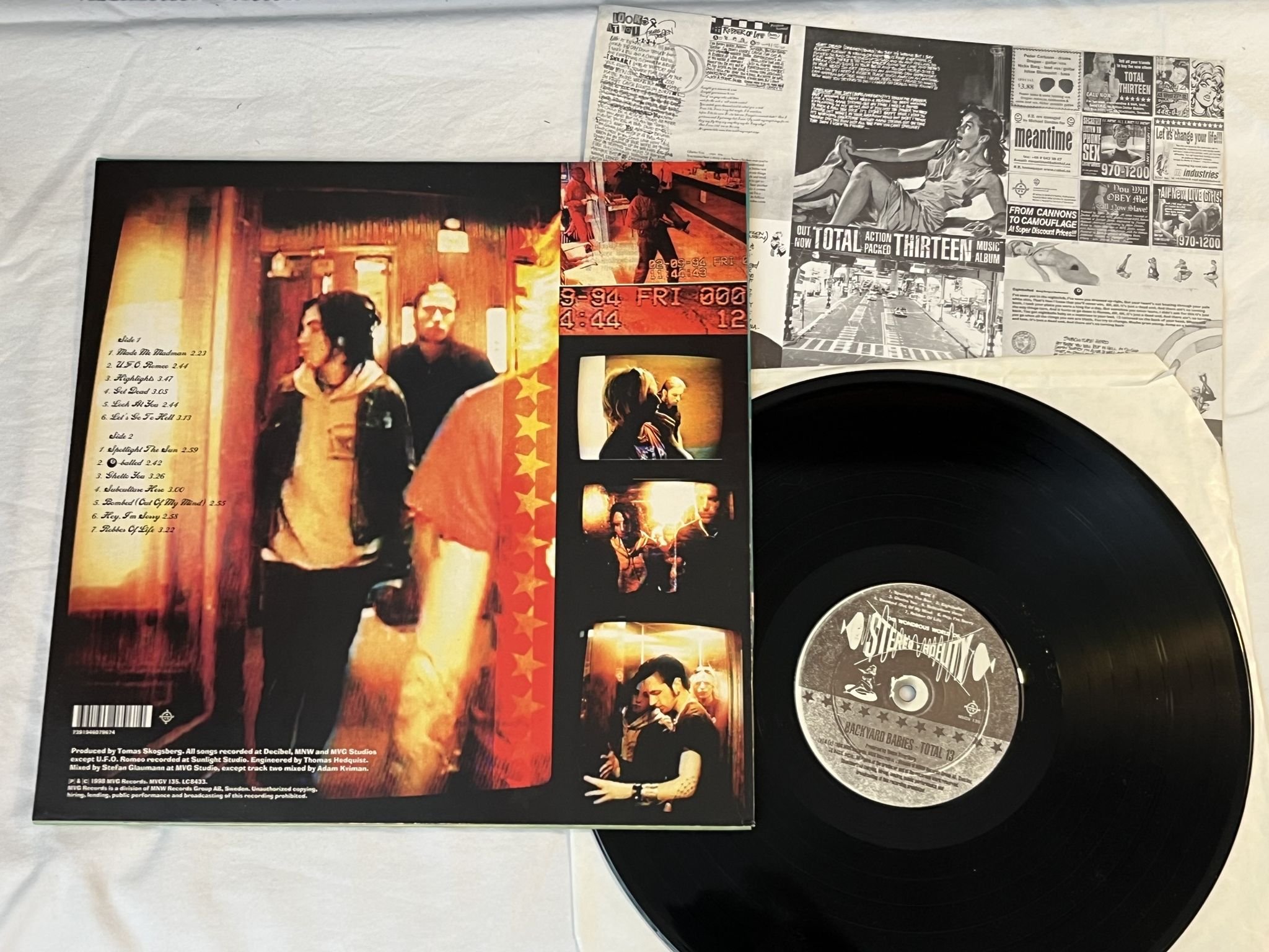 Omslagsbild för skivan BACKYARD BABIES Total 13 LP 1998 Swe MGV RECORDS MVGV 135