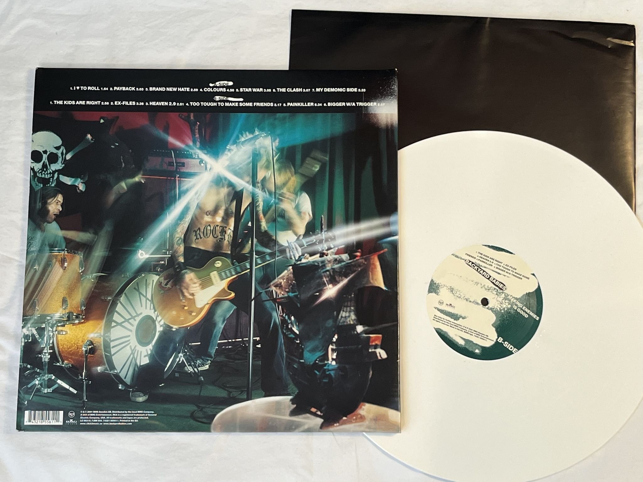 Omslagsbild för skivan BACKYARD BABIES Making Enemies Is Good LP 2001 RCA 74321 855611 ** WHITE **