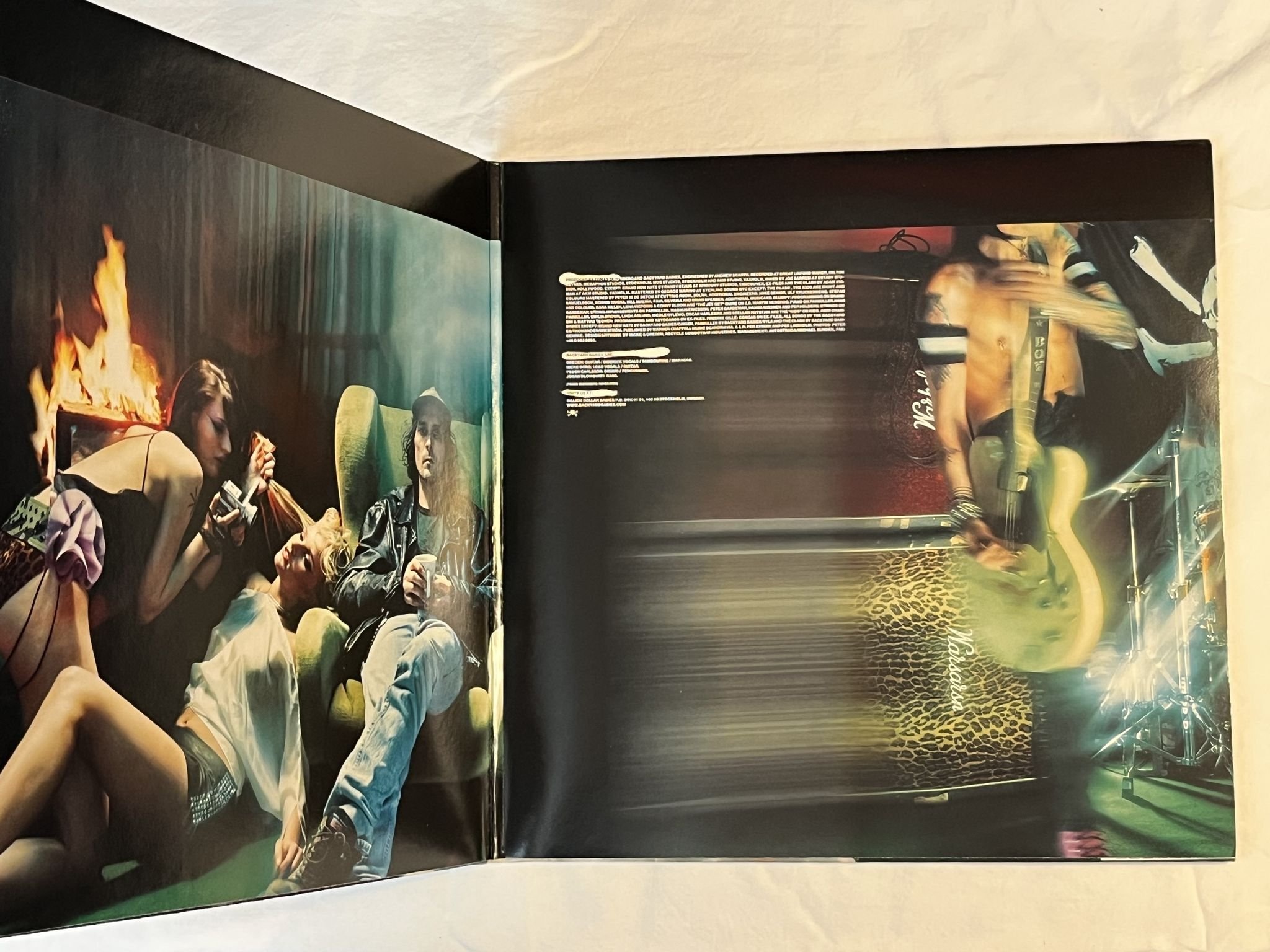 Omslagsbild för skivan BACKYARD BABIES Making Enemies Is Good LP 2001 RCA 74321 855611 ** WHITE **