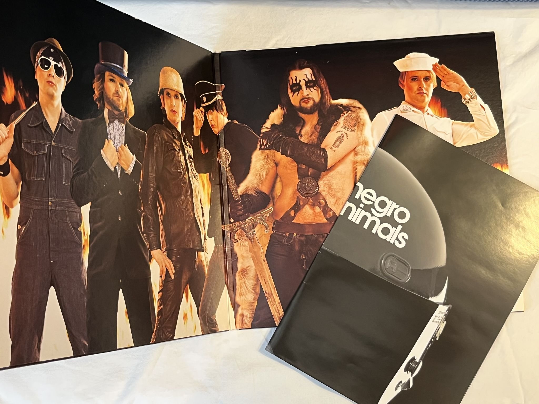 Omslagsbild för skivan TURBONEGRO party animals LP 2005 BURNING HEART BHR 195-1 ** RARE **