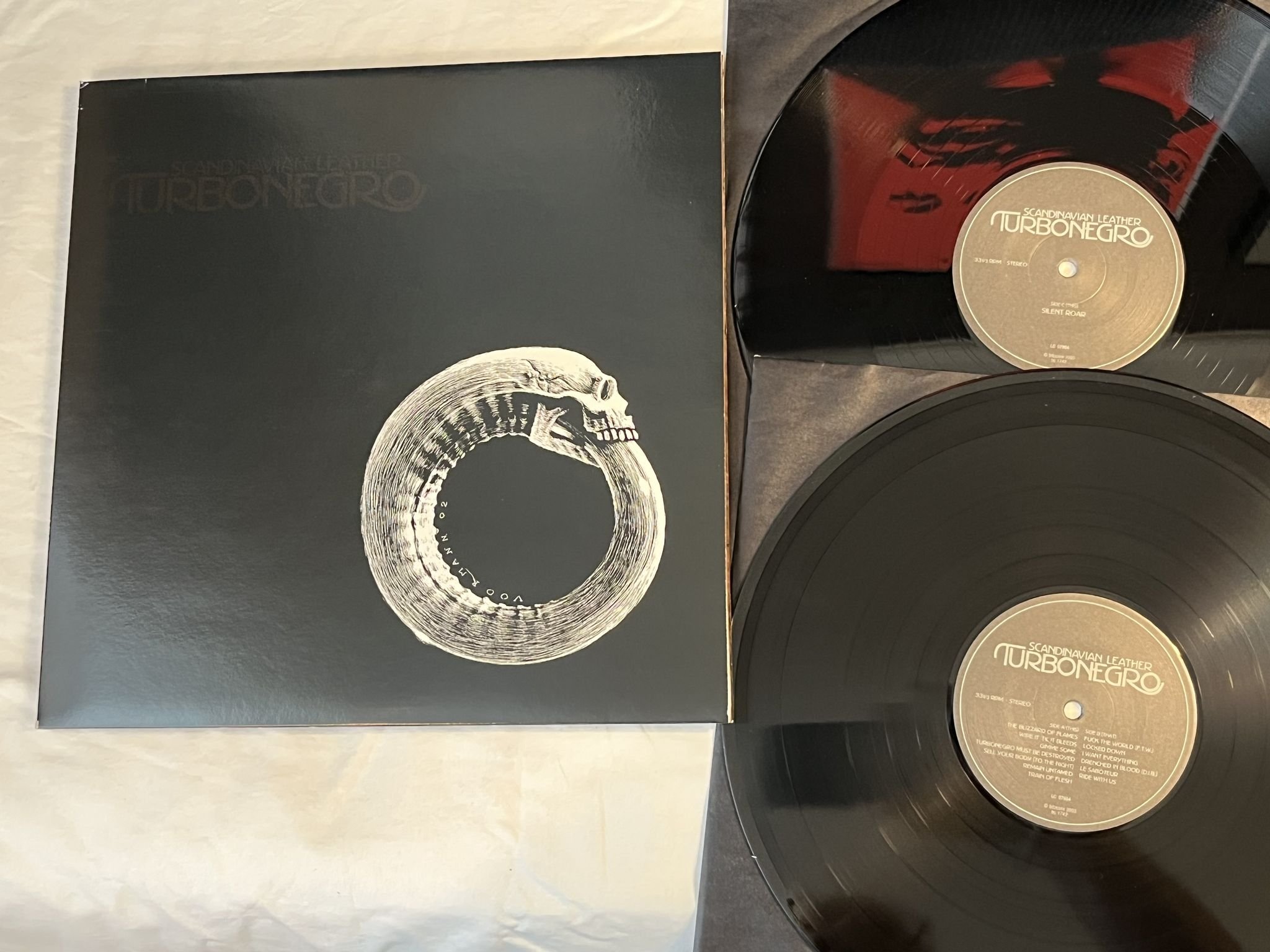 Omslagsbild för skivan TURBONEGRO Scandinavian Leather 2xLP 2003 Leather box Numbered #875/2000