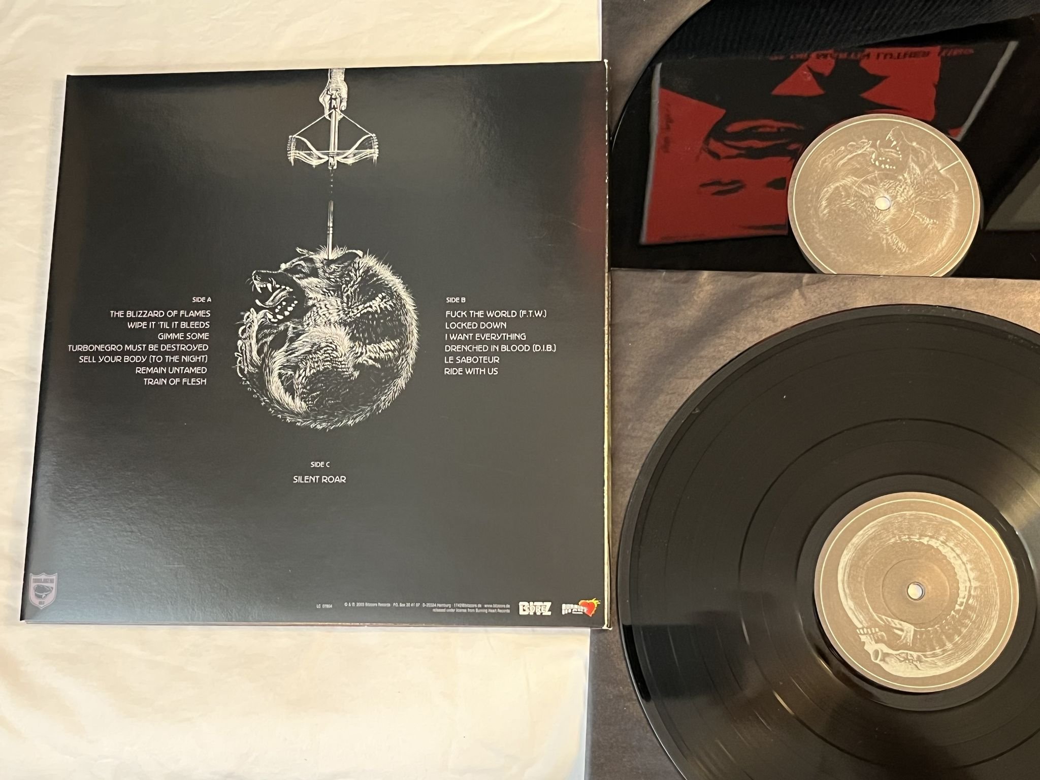 Omslagsbild för skivan TURBONEGRO Scandinavian Leather 2xLP 2003 Leather box Numbered #875/2000