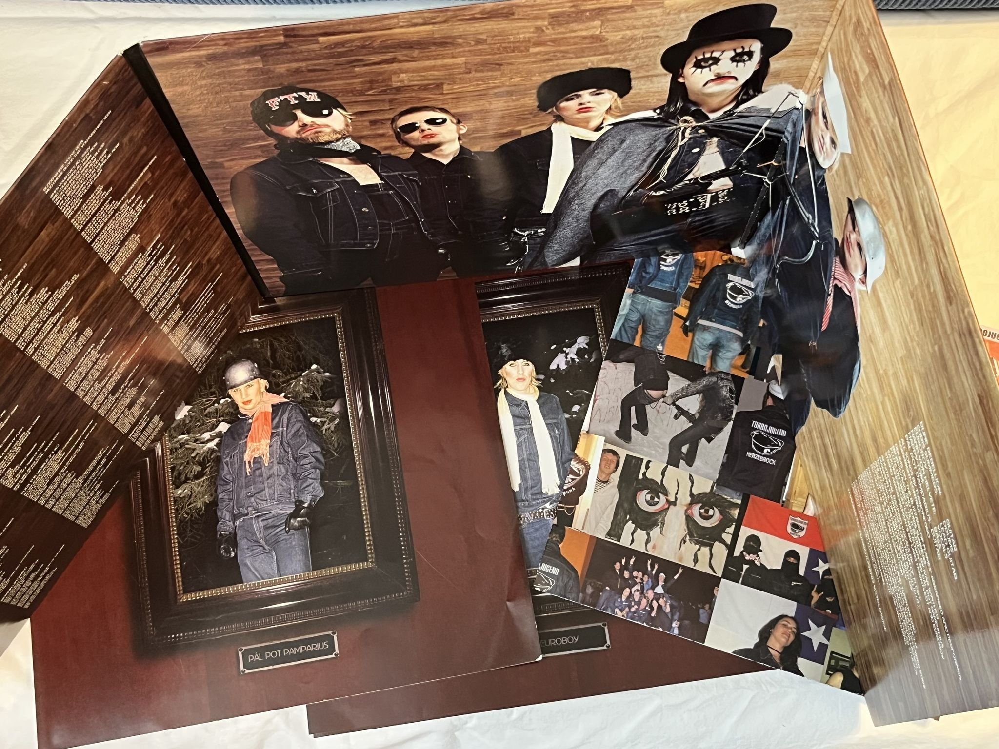 Omslagsbild för skivan TURBONEGRO Scandinavian Leather 2xLP 2003 Leather box Numbered #875/2000