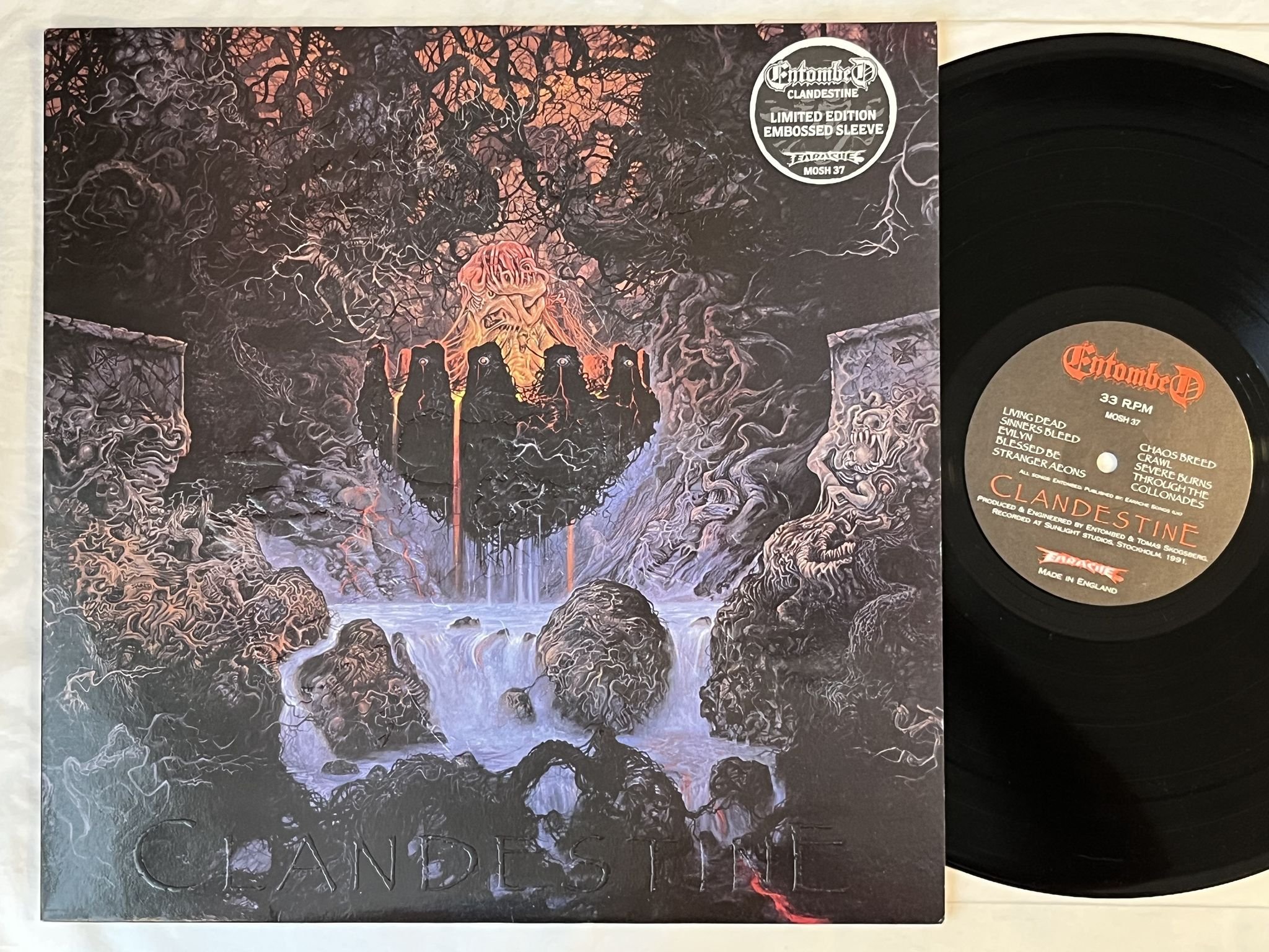 Omslagsbild för skivan ENTOMBED clandestine LP -91 UK EARACHE MOSH 37 *** Embossed sleeve ***