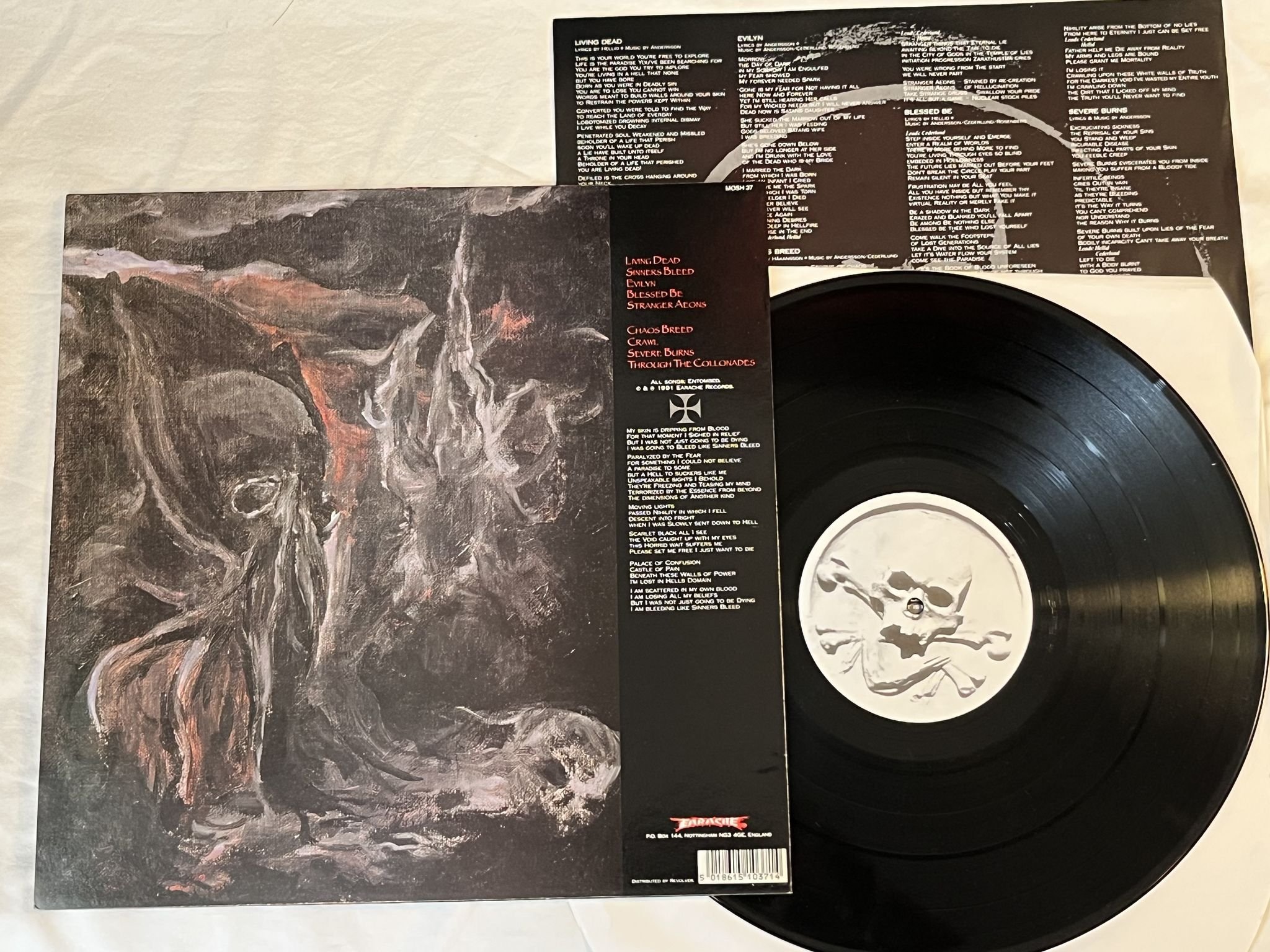 Omslagsbild för skivan ENTOMBED clandestine LP -91 UK EARACHE MOSH 37 *** Embossed sleeve ***